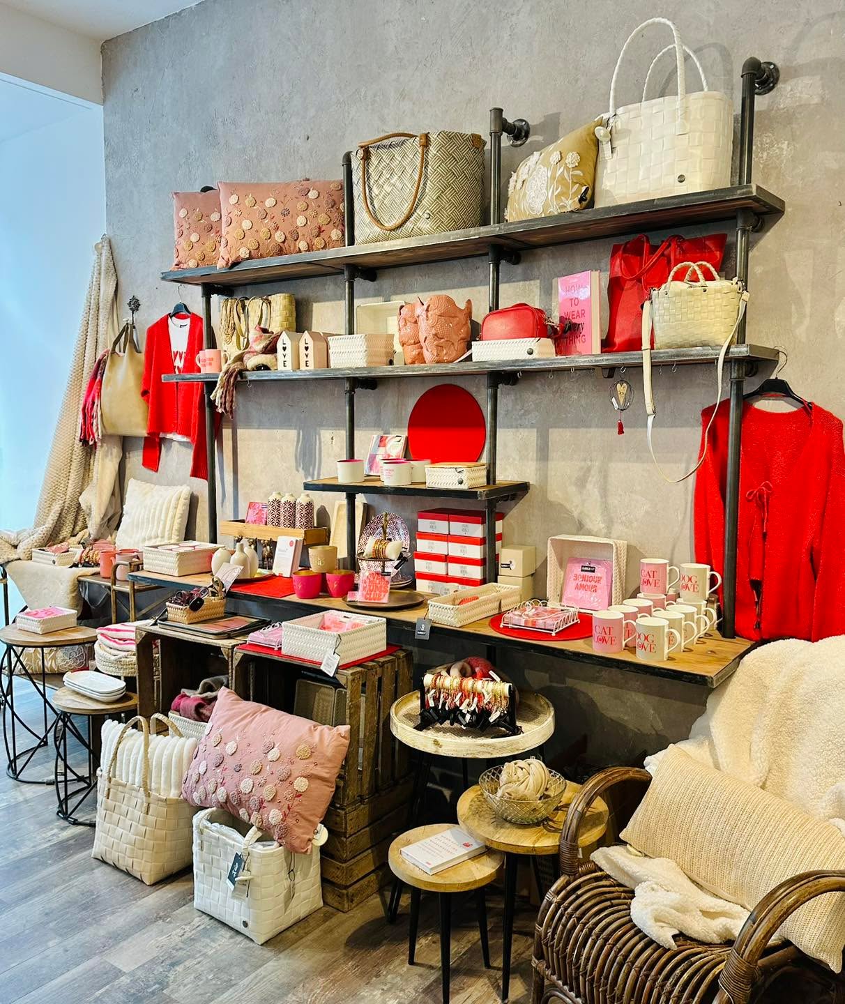 Farbtupfer gegen den Winterblues. š©·ā¤ļø
Die grauen Tage kƶnnen uns mal. š¤
Unsere Ćffnungszeiten:
Montag-Freitag 9 - 18 Uhr
Samstag 9 - 17 Uhr
@cubes_baden
ā
Hier findet ihr uns:
CUBEāS M2 Rathausgasse 8, 2500 Baden
CUBEāS M³ Rathausgasse 12, 2500 Baden