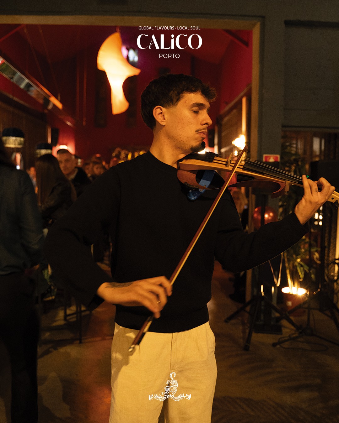 Chama um amigo e vem aproveitar a noite de hoje no Calico.
Temos Afonso no violino e a música da noite fica a cargo do AJ DJ.
Entre os melhores restaurantes do Porto, o Calico é o lugar certo para jantar, brindar e aproveitar boa música.
Faça já a sua reserva e não deixe para a última hora.
Estamos na Rua da Meditação, 70 – Porto.
Aproveite e venha viver a experiência Calico.
#calicoporto #bar #gastronomia #restaurante #porto