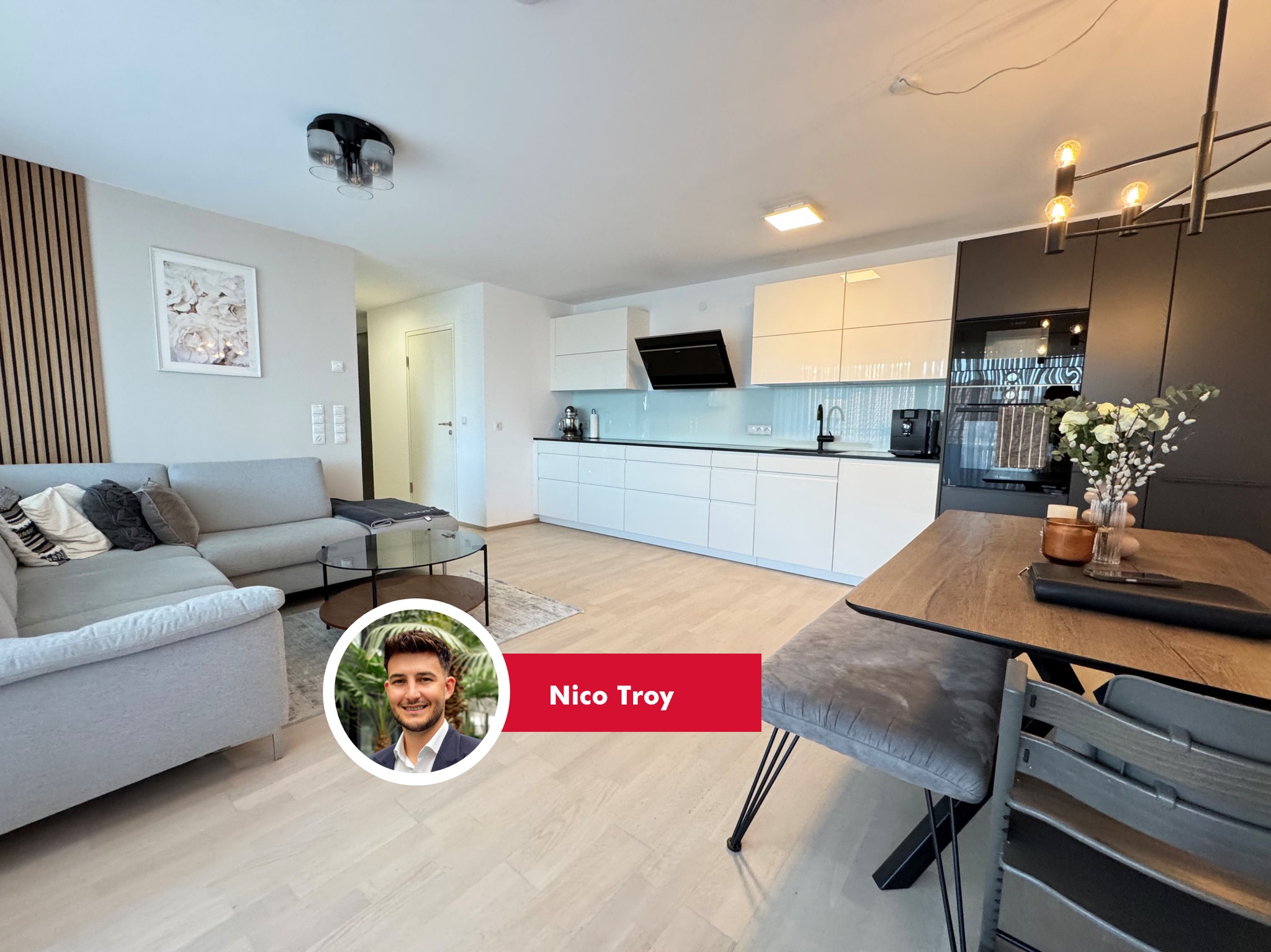 🏡✨ Moderne 3-Zimmer-Wohnung in Dornbirn Haselstauden!
Diese großzügige 73 m²-Wohnung bietet alles, was du brauchst, um dich sofort wohlzufühlen:
✨ Top Ausstattung:
-> Offener Wohn-Ess-Kochbereich für gemütliche Abende
-> Große Fensterfront und sonnige Terrasse (13 m²) für entspannte Stunden
-> 2 Schlafzimmer für Ruhe und Rückzug
-> Modernes Badezimmer mit Badewanne, Dusche & Waschmaschinenanschluss
-> Separates WC & praktischer Abstellraum
-> Kellerabteil & Tiefgaragenplatz für noch mehr Komfort
-> Effiziente Wärmepumpe sorgt für nachhaltige Energie
-> Lift für maximalen Komfort
📍 Top Lage:
-> Ruhige Gegend in Dornbirn Haselstauden, perfekt für Naturliebhaber
-> Hervorragende Anbindung: Bahnhof (500 m), Autobahnauffahrt (1,3 km), Bushaltestelle (200 m)
-> Spazier- und Radwege direkt vor der Tür
-> Einkaufsmöglichkeiten, Schulen & Restaurants in unmittelbarer Nähe
Diese Wohnung vereint Komfort, Nachhaltigkeit und ideale Lage – der perfekte Ort für dein neues Zuhause! 🏠✨
Interesse? Melde dich für mehr Infos!
Nico Troy direkt ☎ +43 664 8247126 📧 nico.troy@bb-immobilien.at 🌐 https://www.bb-immobilien.at/eigentumswhg/bb-25-01089
#immobilien #realestate #investment #vorarlberg #immobilienvorarlberg #dornbirn #eigentumswohnung #wohneigentum #eigenheim #wohnungkaufen #rheintal