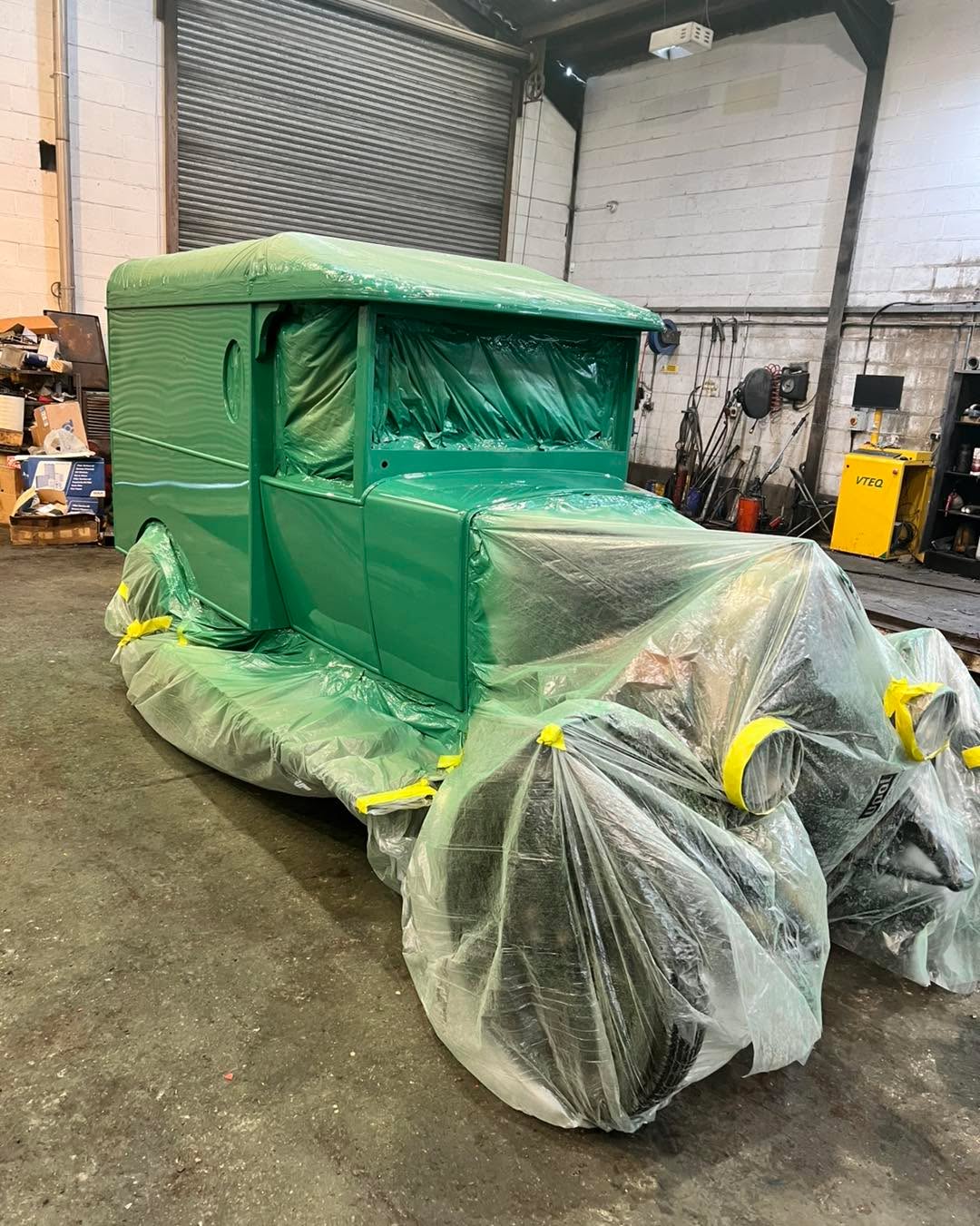 Patina green it is for the Morris van.
#hdrestorations #classiccars #carrestoration #morrislightvan #morris1000 #morris1000van