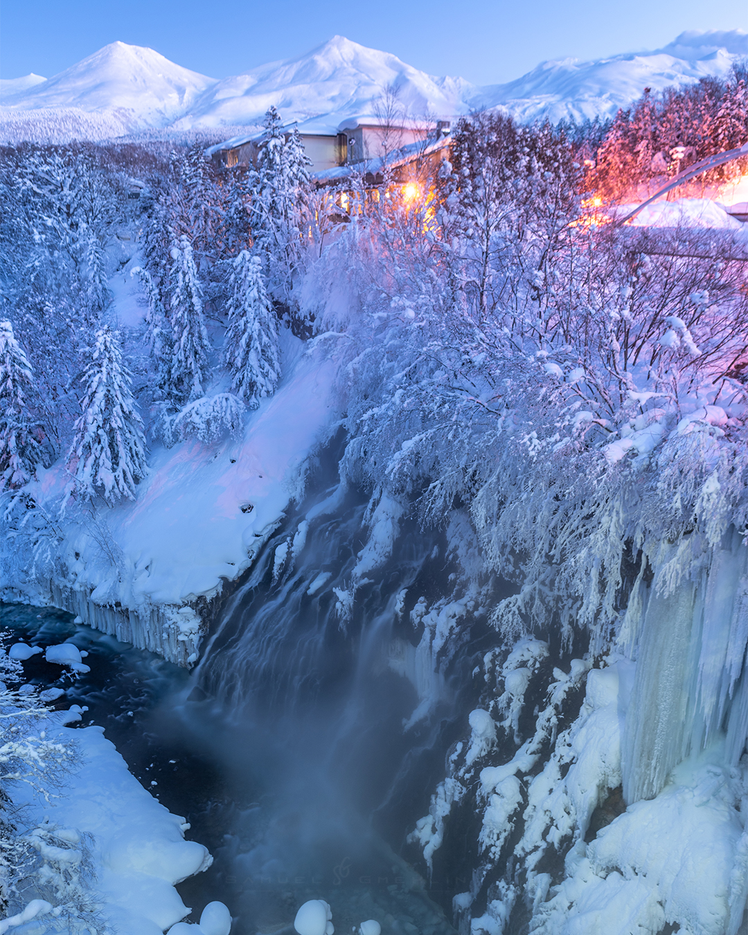 Frozen Cascadescape
•
In the heart of Hokkaido's winter wonderland, Shirahige Waterfall captivates with its ethereal beauty. Blanketed in pristine white, this scenic spot whispers tales of ancient volcanic mysteries. Nearby hot springs promise a soothing retreat after a day on the slopes. Dive into tranquility! ❄️🏔️🌊
•
Swipe ➡️ for the print version!
•
@nikonasia #nikond750 AF-S 24-70 f/2.8 ED VR
•
ISO 100 | f/2.8 | 5s
•
#raw_japan #tokyocameraclub #sorakataphoto #raw_community_member #japan_photo_hub #jgrv_member #1x_japan #zcreators #nikoncreators #nikoncreators_2024color #photo_jpn #total_japan_member #ptk_love #photo_shorttrip #wu_japan #japantravelgallery #photo_travelers #lovers_nippon #visitjapanjp #colore_de_saison #白ひげの滝 #美瑛 #北海道