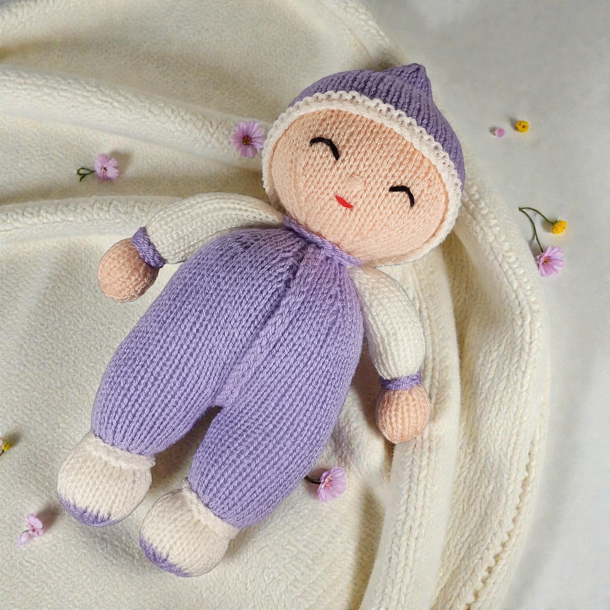 Many of you shared that a smiling Snuggle Buddy would be lovely, so I've updated the eyes to include a cheerful expression.
Would you like me to include both sleeping and smiling options in the pattern, so you can choose the expression that feels just right for your special gift?