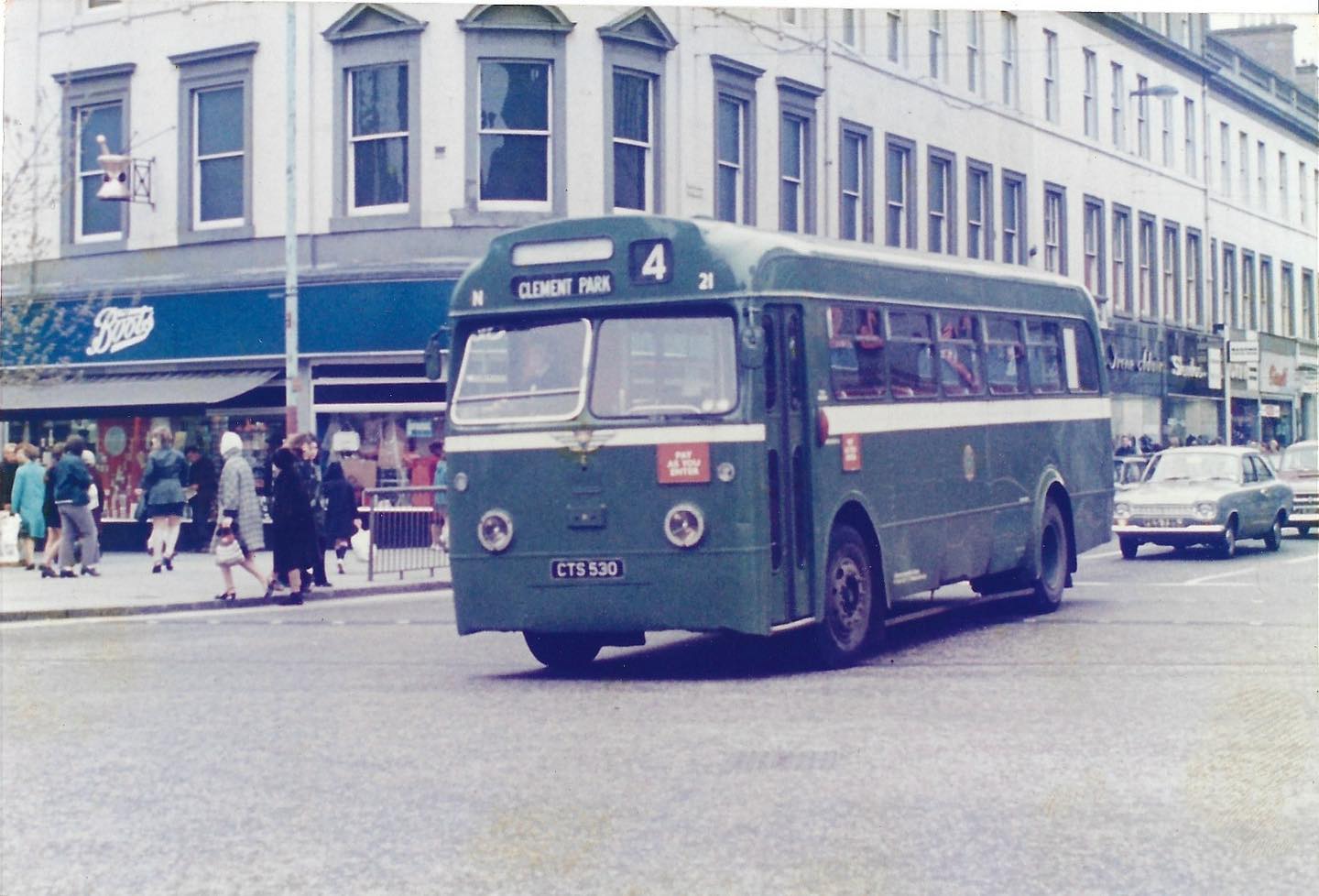 🚍📷 Today’s vintage photo feature captures a Dundee Corporation single decker operating Route 4, with its destination board set for Clement Park.
Photographed outside Boots at the Overgate, the scene is full of everyday Dundee life, with shoppers, storefronts, and city traffic all sharing the frame. Images like this show how closely public transport was woven into the rhythm of the city centre.
The museum is closed until February, but we’ll continue sharing unseen moments from our collection throughout the winter.