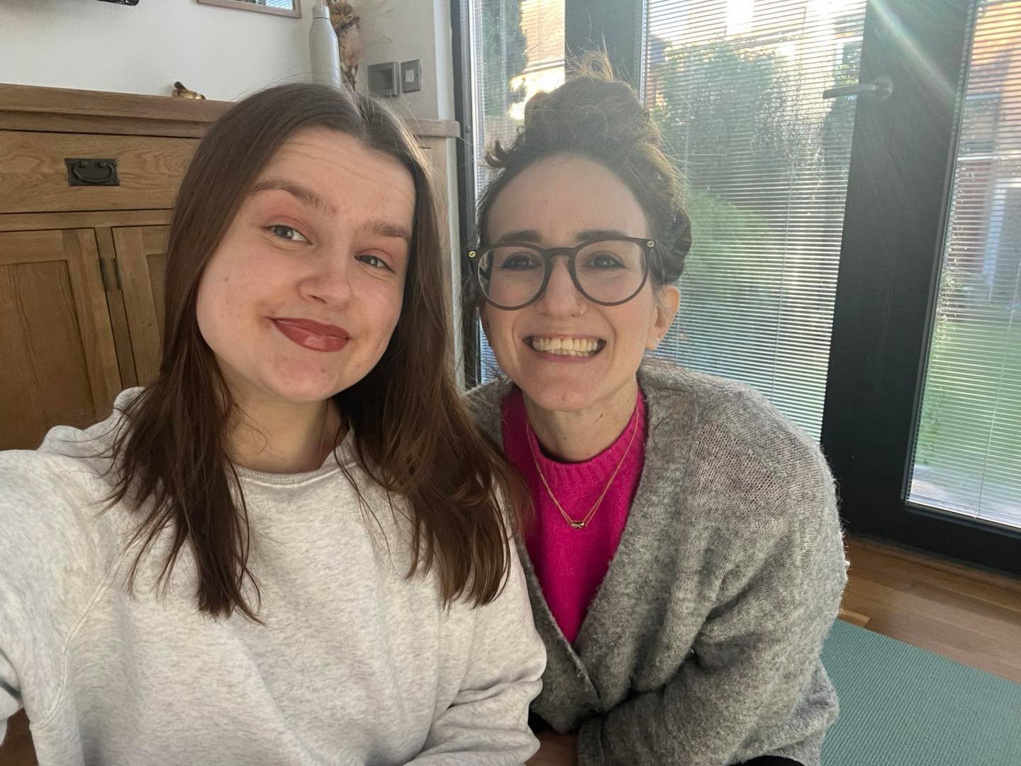 This week on the blog: Ahimsa – The First Yama of Yoga 🧘♀️🧘
Ahimsa, or non-violence, is all about cultivating kindness - to yourself, others, and the world 🌍
Even repeating the word ahimsa in challenging moments can help you reconnect with what truly matters. In this post, I share class reflections, practical tips, and why it’s okay if it looks different each day ✨
Read the full blog at: yogabyeloise.com (link in bio)
I’d love to hear from you -how do you practise kindness in your daily life?
#yoga #buckhursthill #yogabyeloise