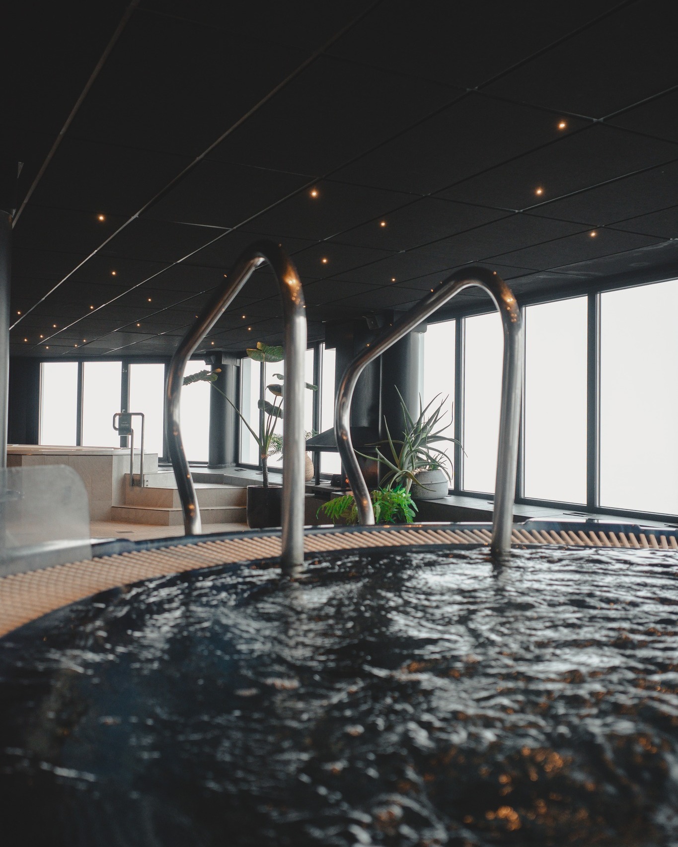 Ny vecka – nya möjligheter till avkoppling. Välkommen upp till Hotell Södra Berget och låt oss ta hand om dig. På berget väntar värme, lugn och riktigt skönt mys som gör gott för både kropp och själ, hela veckan.
Boka din stund hos oss på www.sodraberget.se