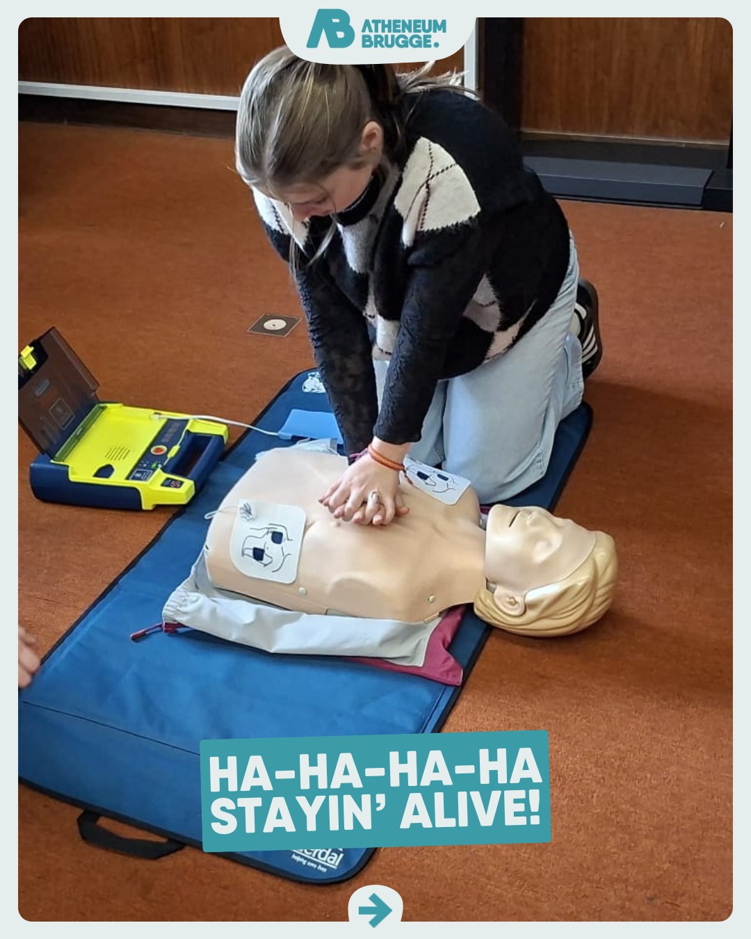 Op de tonen van de Bee Gees gaat het best vlot: naar goede gewoonte leerden onze laatstejaars tijdens de lessen lichamelijke opvoeding hoe ze een mensenleven kunnen redden!
—
#ikbeneenatheneeër #fieroponsgo #samenlerensamenleven