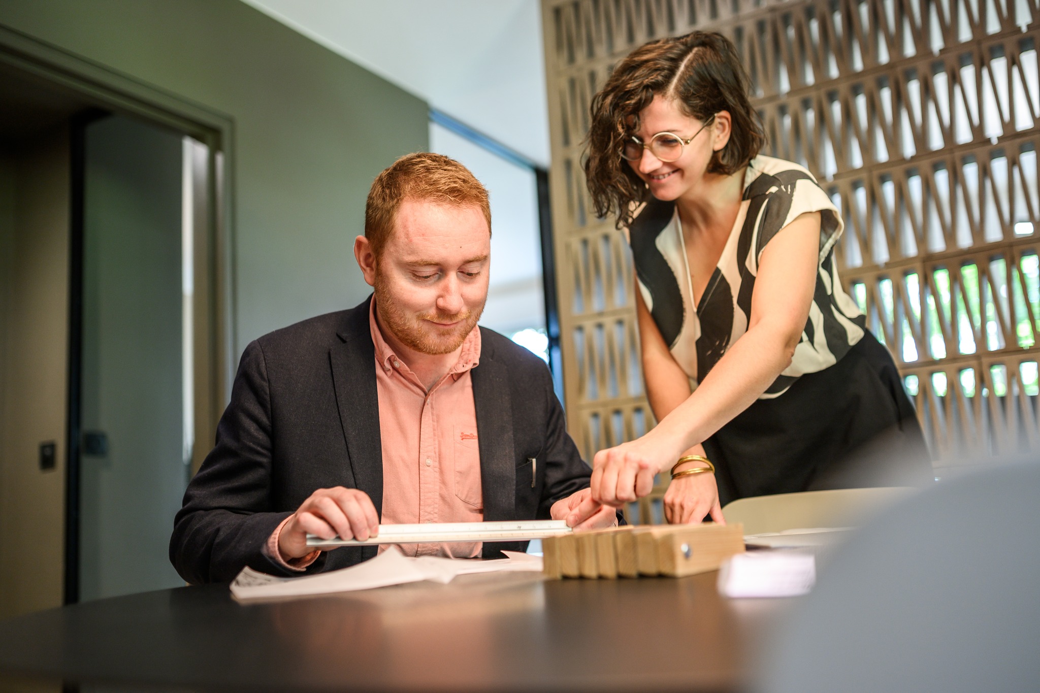 TRANSFORMATION D'UN T2 EN AGENCE D'ARCHITECTURE
Un projet particulier, notre espace de travail que nous avons conçus pour vous accueillir dans les meilleures conditions et travailler sereinement au quotidien.
Romain & Virginie
Photo : @thedigitalfly
#bonsens #bonsensarchitectes #bureau #officedesign #architectureoffice #avantaprestravaux #sisal #mutina #celosiamutina