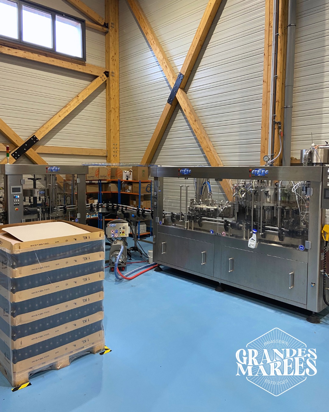 🌊 Visite de la Brasserie 🌊
📆 Rdv le Samedi 7 février à 11h pour la visite mensuelle de la Brasserie !
N'hésitez pas à réserver votre place en nous contactant sur nos réseaux sociaux 🤳, par mail 📩 à contact@brasseriegrandesmarees.fr ou par téléphone au 0391891377.
Durée de la visite: 45 minutes environ puis une dégustation de nos bières au bar 🍺
#brasserieartisanale #brasseriegrandesmarees #beerlover #agenda #visite #tourismebrassicole