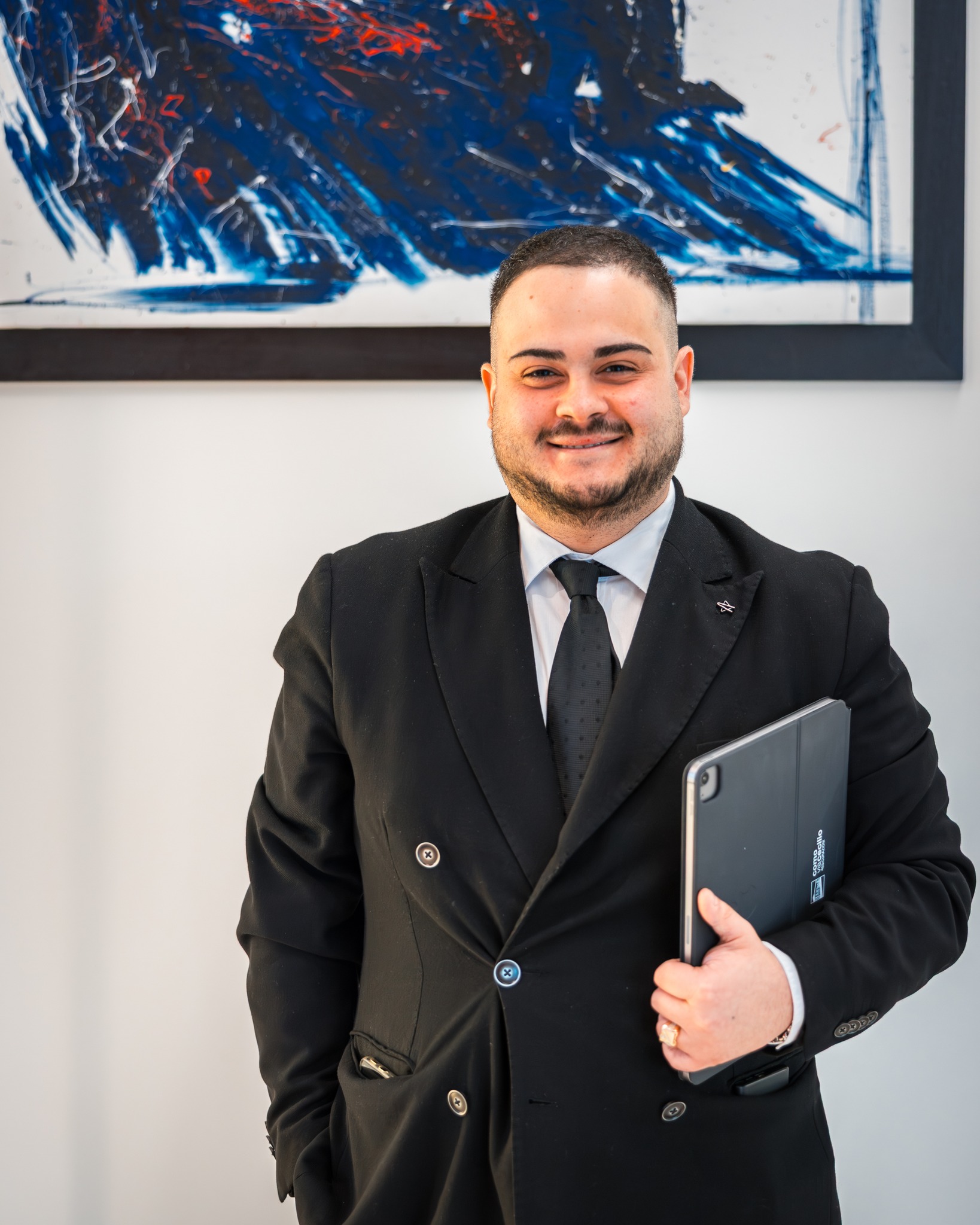 La forza della nostra Agenzia sono le persone che lavorano con Noi 👥
Lui è Bartolomeo, 𝘑𝘶𝘯𝘪𝘰𝘳 𝘔𝘢𝘯𝘢𝘨𝘦𝘳
"𝘗𝘦𝘳 𝘈𝘴𝘱𝘦𝘳𝘢 𝘈𝘥 𝘈𝘴𝘵𝘳𝘢 non è solo una frase che porto con me, ma un principio che guida il mio modo di affrontare ogni sfida, con la consapevolezza che ogni fatica costruisce il cammino verso risultati che valgono davvero" 🚀
#Wearecomoviacecilio #Generalicomoviacecilio #generalicomo #Generaliitalia #Partnerdivita #Piùdiunlavoro