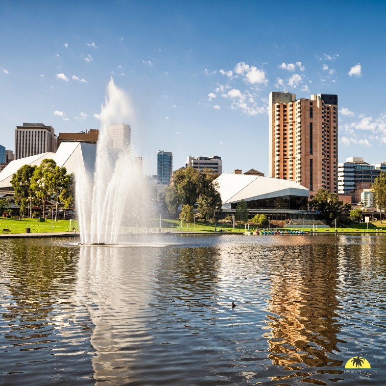 𝐒𝐮𝐝 𝐝𝐞 𝐥’𝐀𝐮𝐬𝐭𝐫𝐚𝐥𝐢𝐞 : 𝐥𝐚 𝐥𝐢𝐛𝐞𝐫𝐭𝐞́ 𝐚𝐮 𝐛𝐨𝐮𝐭 𝐝𝐞 𝐥𝐚 𝐫𝐨𝐮𝐭𝐞
Parfait pour un voyage en autotour, le sud de l’Australie dévoile des paysages spectaculaires et une incroyable diversité. Emprunte la mythique Great Ocean Road entre Melbourne et Adelaide, longeant falaises vertigineuses, plages sauvages et formations rocheuses emblématiques comme les Twelve Apostles.
Fais une pause dans la Yarra Valley, réputée pour ses vignobles et sa gastronomie, ou explore les régions viticoles autour d’Adelaide, où nature et art de vivre se rencontrent. Entre villes dynamiques, routes panoramiques et grands espaces, cette région invite à voyager à son propre rythme.
Info insolite : dans le sud de l’Australie, il est possible d’observer des kangourous et des koalas vivant à l’état sauvage à quelques minutes seulement des routes côtières. Une expérience unique et inoubliable.
#Australie #SudAustralien #GreatOceanRoad #Autotour #VoyageSurMesure #RoadTrip #AventureAustralienne #romontregion