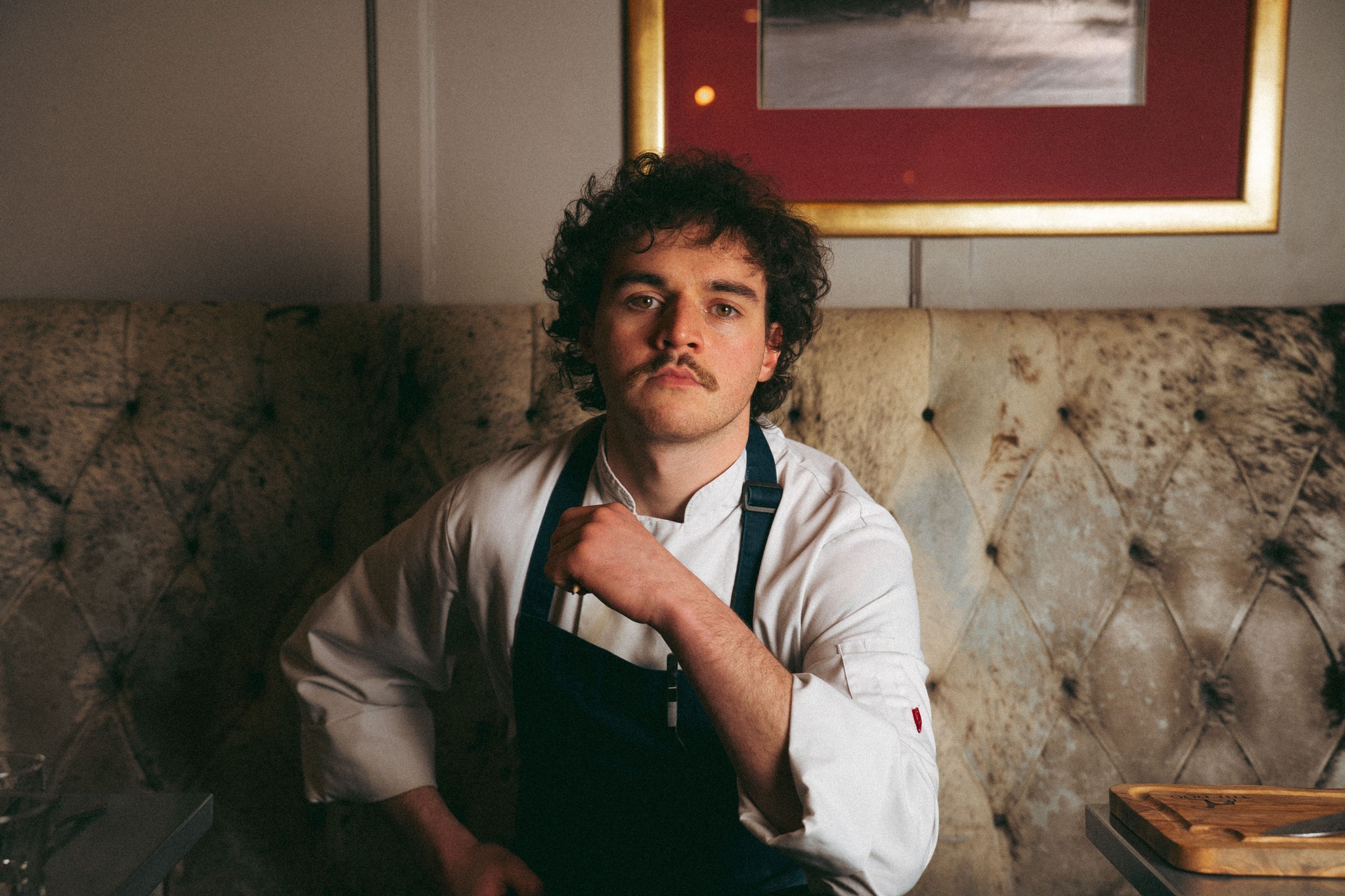 Junior Sous Chef Aadil behind the scenes in the kitchen, focused on the details that keep every service running smoothly & provide you with every mouth watering bite!
#thedogatwingham #wintermenu #yeschef