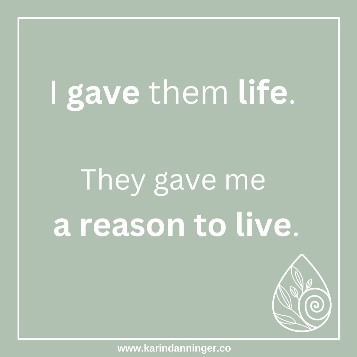 Ein Kind zu bekommen ist kein romantisches Projekt. 💞
Es ist eine bewusste Entscheidung.
Nicht nur für ein Kind.
Sondern für das Mama- oder Papa-Sein.
Mit allem, was dazugehört.
Nächte, die zu kurz sind.
Tage, die zu voll sind.
Momente, in denen du dich selbst kaum wiedererkennst.
Social Media zeigt oft nur das Lächeln.
Aber nicht die Erschöpfung dahinter.
Nicht die Zweifel.
Nicht die innere Arbeit, die Elternschaft wirklich braucht.
Ja – es ist Arbeit. 💪
Und ja – sie verändert dein Leben nachhaltig.
Nichts ist mehr wie vorher.
Und genau das ist der Punkt.
Denn wenn du dich darauf einlässt.
Wenn du dir bewusst machst: Ich habe mich dafür entschieden. ✨
Dann beginnt etwas Tieferes.
Diese Art von Liebe, 💕
die dich wachsen lässt.
Die dich fordert.
Und dir – irgendwann –
einen verdammt guten Grund gibt, morgens aufzustehen. ☀️
✨ I gave them life.
They gave me a reason to live. ✨
💛 Mit deinem Like zeigst du: Wir sind nicht allein – und vielleicht braucht heute jemand genau diesen Lichtblick.
#elternwerden #elternschaft #mamasein #papasein #bewusstelternschaft #familie #realparenthood #achtsamkeit #beziehung #persönlichkeitsentwicklung #karindanninger