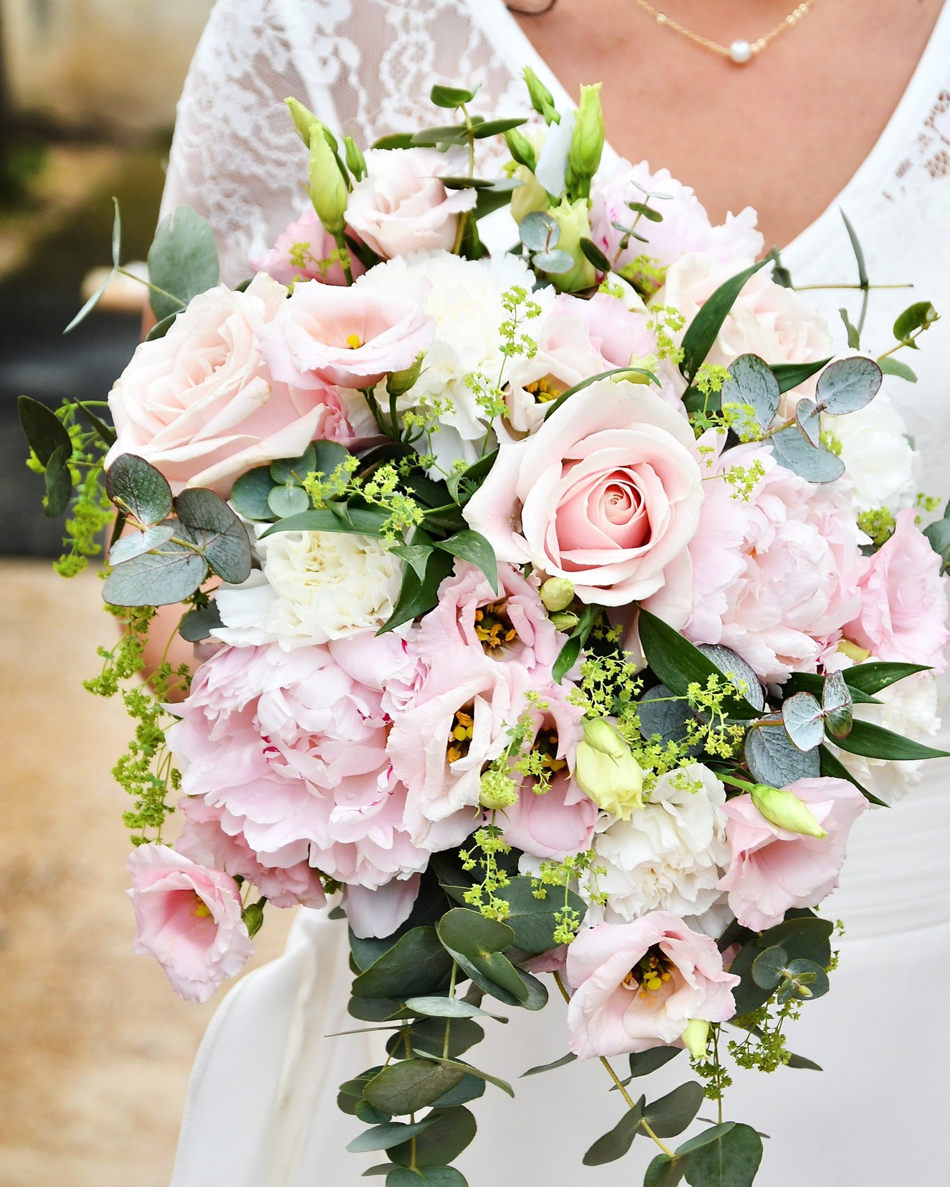 𝐏𝐡𝐨𝐭𝐨𝐠𝐫𝐚𝐩𝐡𝐞 𝐝𝐞 𝐦𝐚𝐫𝐢𝐚𝐠𝐞, je capture votre journée avec discrétion en me fondant parmi de vos convives.
𝐌𝐨𝐧 𝐚𝐩𝐩𝐫𝐨𝐜𝐡𝐞 : Pas de poses, de la bienveillance, un regard attentif, des images naturelles et un style sobre.
Présente sans jamais m’imposer, je raconte votre histoire telle que vous l’avez vécue, pour obtenir des photos naturelles.
Je suis plus que votre prestataire : je deviens le témoin privilégié de vos émotions.
📍 Basé vers Feurs, je me déplace dans toute la région Loire et dans le Rhône.
--------------------
ateliercerfvolant@gmail.com
06.11.32.26.04