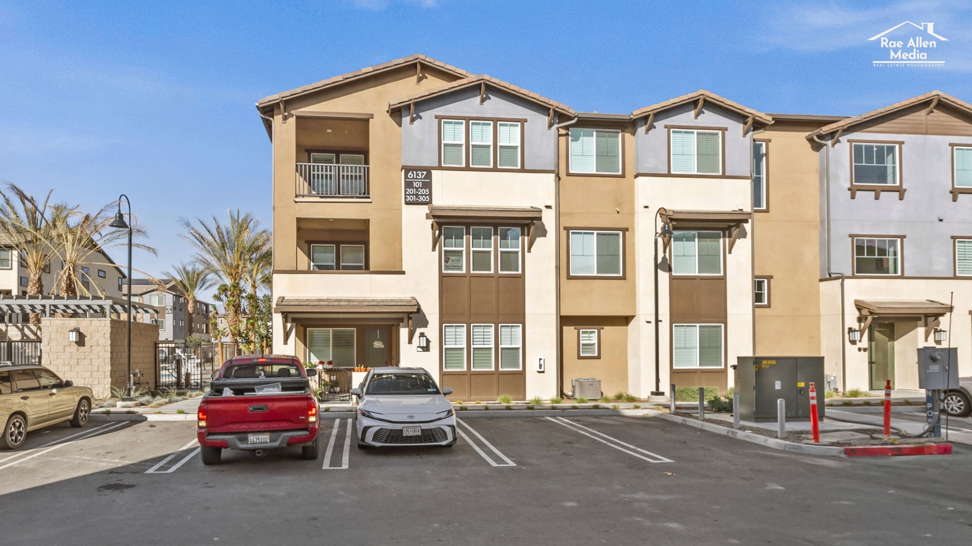Brand new, never lived in, and resort style pools just steps away ✨
6137 Valentina Way #201, Eastvale, CA 92880
We loved photographing this light filled, move in ready home and highlighting that fresh new construction feel buyers are looking for. The open layout, clean finishes, and lifestyle amenities make this one especially eye catching online.
📧 linda@raeallenmedia.com
📞 (951) 444-5424
