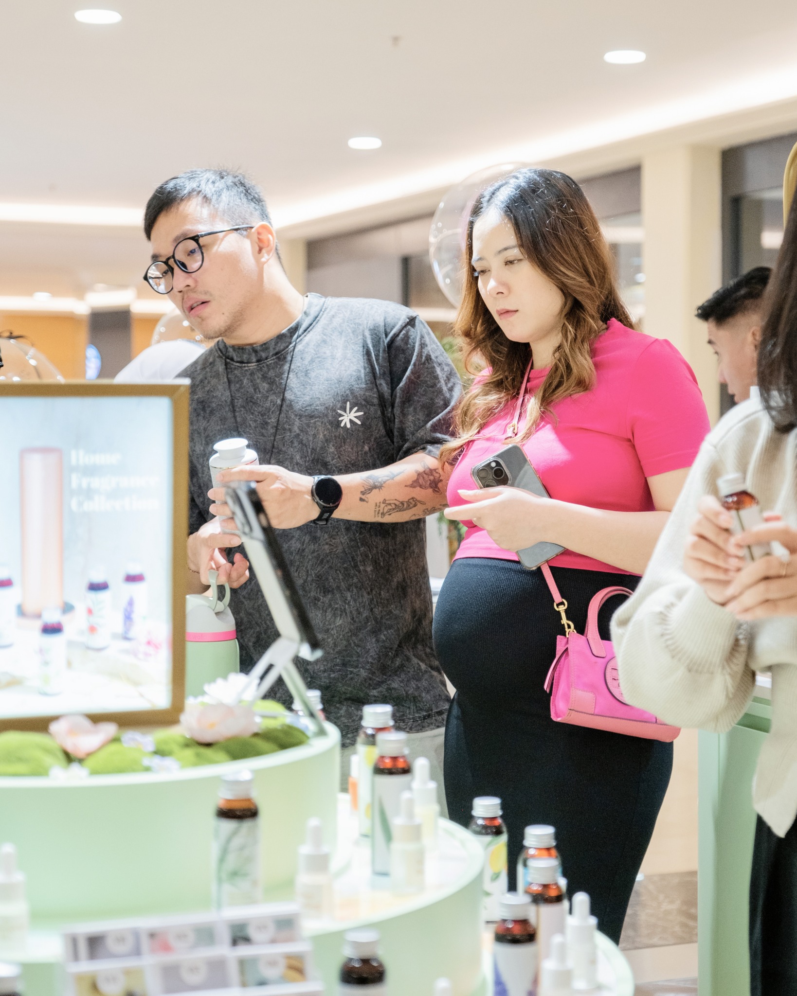 Discover fragrances that blend naturally with your mood and lifestyle.
Visit BloomAire at Pondok Indah Mall 1 and Puri Indah Mall, and feel free to ask our staff about the in-store offers available.
#BloomAire