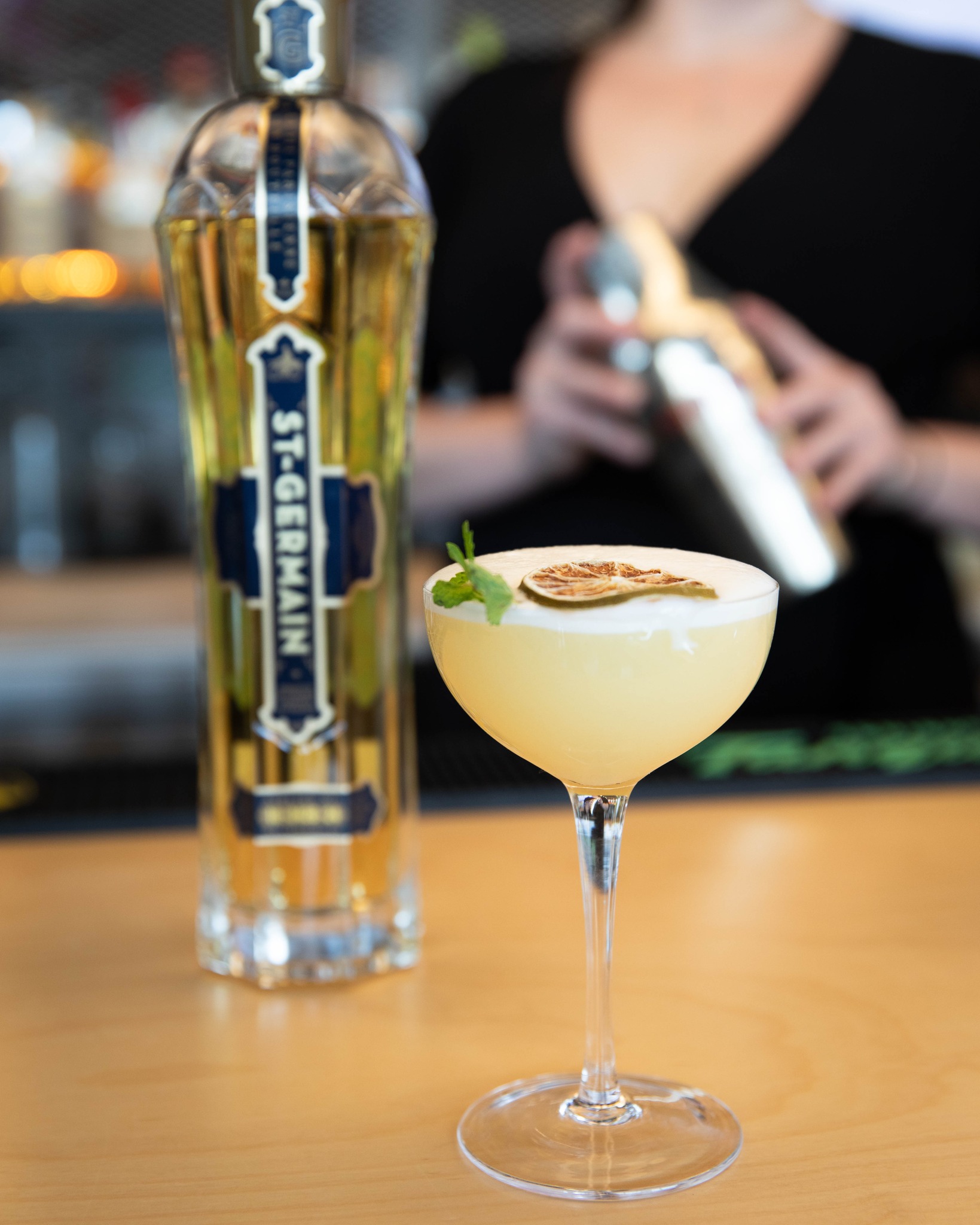 🍸 Laissez-vous séduire par nos drinks raffinés, soigneusement créés pour éveiller les sens.
Des saveurs équilibrées, une touche d’audace et beaucoup d’élégance dans chaque verre. ✨