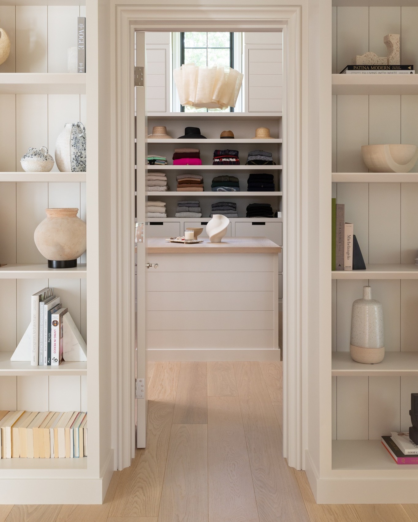 What begins as a quiet entry opens into a distinct, fully built-out closet space.
Layered storage, integrated lighting, and a considered floor plan create a sense of flow without sacrificing function.
Photograph: @emilyobrienphoto_design
Architect: @mcalpinehouse
Interior Design: @changoandco
#luxurybuilder #customhomebuilder #custommillwork #walkincloset #craftedspaces