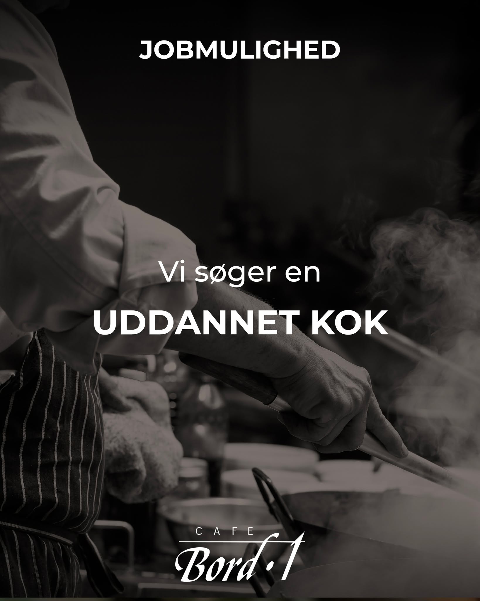 Café Bord 1 søger dygtig uddannet kok 👩🏻🍳 (Del gerne opslaget)
Er du træt af sene aftenvagter? Café Bord 1 leder efter en dygtig og initiativrig kok til at indgå i det eksisterende team.
Hvem er vi:
Café Bord 1 er beliggende på centertorvet i Aalborg Storcenter, og har igennem mere end 20 år haft sin placering i hjertet af Nordjyllands største shopping center. Med flere tusinde besøgende i centret om dagen, giver det oftest en travl hverdag i cafeen.
Vi driver vi også 2 kantiner i henholdsvis Gug og Støvring, hvor vi bespiser ca. 300 gæster dagligt.
Som kok hos Café Bord 1 får du stor medindflydelse i dagligdagen i køkkenet, samt når der skal laves nyt menukort til både café, ud af huset og takeaway. Du skal kunne håndtere en til tider ganske travl hverdag i køkkenet, i samarbejde med dine kollegaer.
Du får medansvar for oplæring af vores elever i køkkenet – dvs. at du skal have tålmodighed, gode kommunikative egenskaber og empati.
Lidt om dig:
Du er UDLÆRT kok med brancheerfaring og du går op i dit fag med stolthed. Du kan li’ en travl hverdag, i et spændende køkken, med masser af fart på og dygtige kollegaer.
Vi lægger vægt på, at du:
- Er uddannet kok med brancheerfaring
- Er pligtopfyldende og ansvarsbevidst
- Er mødestabil og selvkørende i dit arbejde
- Er glad og med udadvendt personlighed
- Taler og skriver dansk med gode kommunikationsevner
- Gerne går et ekstra skridt for dine kollegaer også på tværs af afdelingerne.
Vi tilbyder:
- Gode arbejdsforhold med skønne kollegaer
- Gode arbejdstider i branchen
- Typisk kun arbejde hver anden weekend
- Medindflydelse på dagligdagen i køkkenet
Vi tilbyder et spændende og udfordrende job, i et travlt køkken – samt familievenlige arbejdstider.
Caféen holder åbent i samme tidsrum som resten af centret – mandag til fredag fra kl. 10-19 samt lørdag og søndag fra 10-16.
Stillingsbeskrivelse: Kok
Arbejdssted: Hobrovej 452, 9200 Aalborg SV (Aalborg Storcenter)
Tiltrædelse: Efter aftale
Ansøgningsfrist: Hurtigst muligt
Send din ansøgning og CV på e-mail til jacob@cafebord1.dk
Kontaktpersoner: Indehavere, Anne-Mette og Jacob Henriksen
#job #kok #køkken #cafebord1