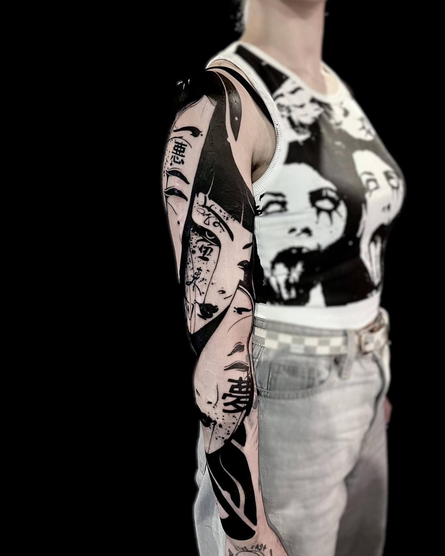 Bold lines. Heavy black. Full commitment.
A graphic sleeve designed to flow with the arm and make an impact without explanation.
Done at @thelostoasistattoo
Winter is underrated tattoo season — perfect for large-scale work, smooth healing, and cozy studio vibes while you go big ❄️🔥
This is your sign.
✨ Want ink like this? 👉 DM @jjverplanken or email jj.verplanken@gmail.com
to book your spot! ✉️