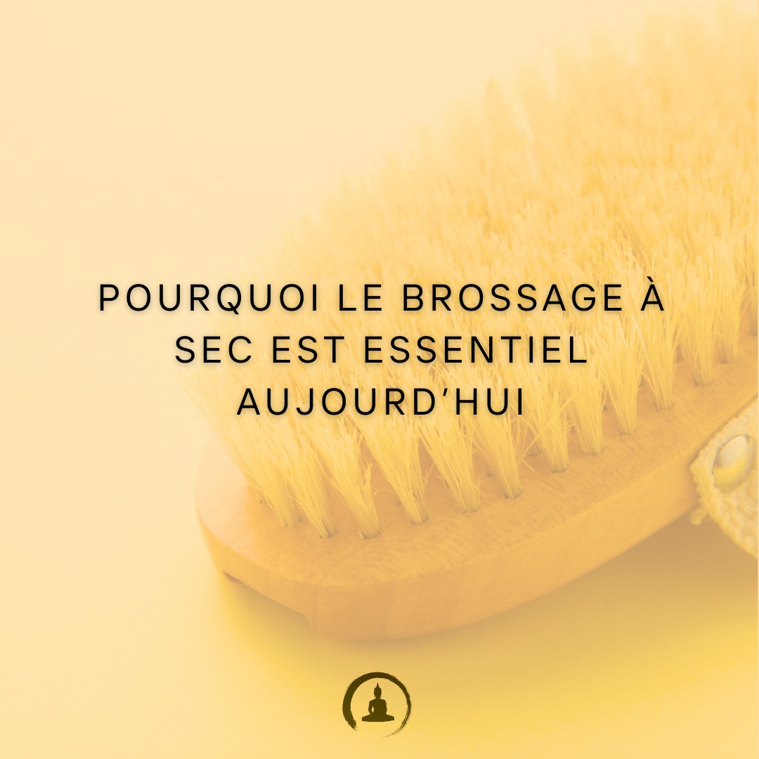📌 Pourquoi ton corps stagne (et pourquoi ce n’est pas ta faute)
Si tu te sens lourd, lent, tendu… ce n’est pas un manque de volonté.
C’est ton corps qui parle. Et il ne ment jamais.
Dans la majorité des cas, la stagnation vient de :
🌫 Qi stagnant
Quand l’énergie ne circule plus, tout devient effort.
🩸 Sang stagnant
Douleurs, tensions, lourdeur… le corps reste en “pause”.
💧 Lymphe lente
Un système immunitaire moins réactif, un corps qui s’encrasse doucement.
🕸 Fascia figé
Moins de glissement, moins de mobilité, moins de vitalité.
Les fascias gardent la mémoire de nos surcharges, physiques et émotionnelles.
🌕 Pouls glissant = surcharge d’humidité
Un signe typique en MTC : le terrain est trop chargé, et il faut alléger, drainer, remettre du mouvement.
Le plus important ?
👉 Ce n’est pas ta faute.
Le monde moderne crée la stagnation : stress, écrans, rythme irrégulier, alimentation froide, manque de mouvement.
Ton corps s’adapte… jusqu’à ce qu’il n’en puisse plus.
C’est justement pour cela que j’ai écrit ce livre :
pour t’aider à remettre du mouvement, de la clarté, de la circulation dans ton corps.
📘 Le lien du livre est en bio.
#MédecineChinoise #Fascia #Lymphe #Qi #SantéHolistique #MTC #BrossageASec #PréventionSanté #Vitalité #CorpsEnMouvement