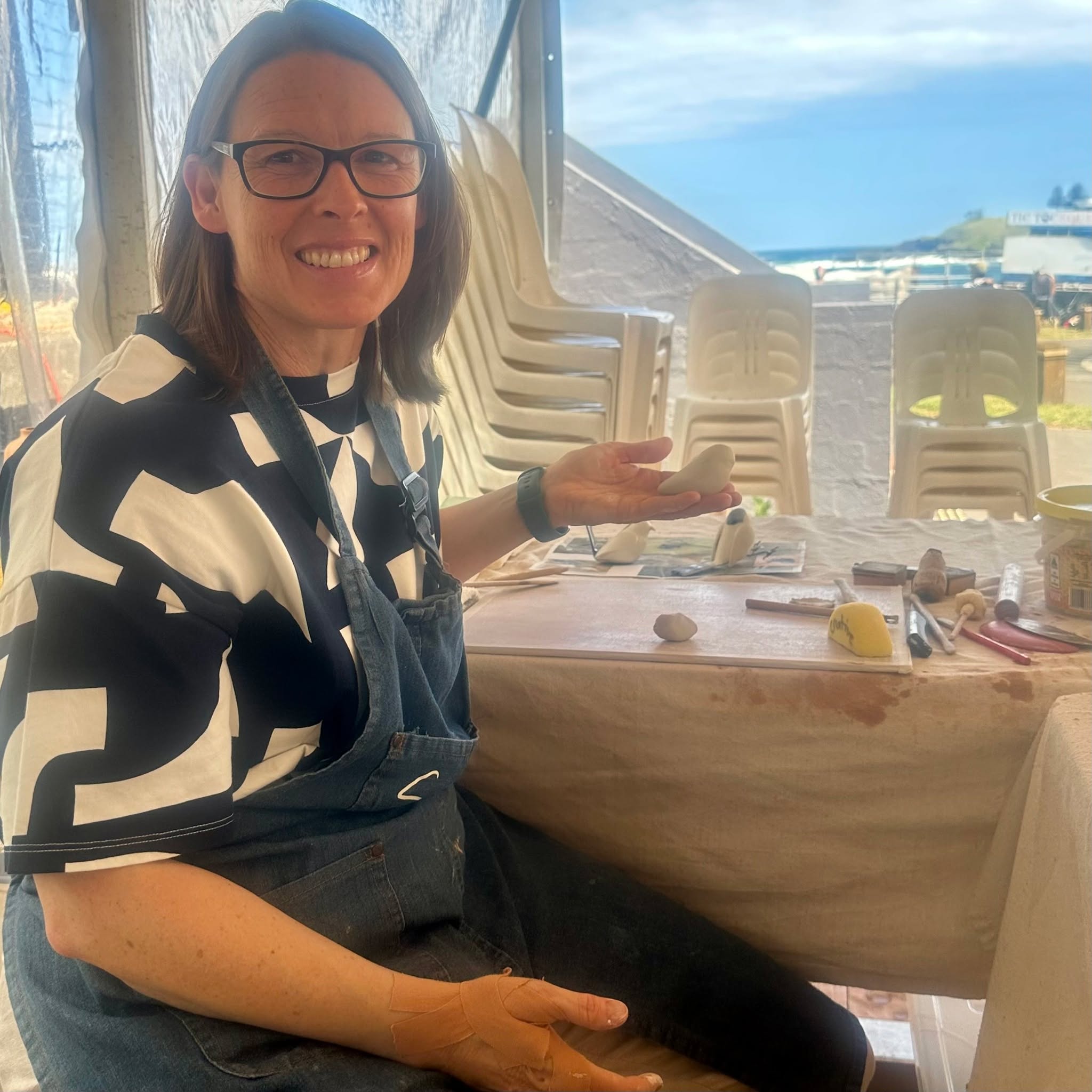 I had a fun couple of hours at The Kiama Show today, with @zeyneptestoni_ceramics at the @soul_clay_studios stand inside the "Homegrown Hub" tent. Demonstrating some of my hand building techniques and chatting to lots of lovely visitors. Today I was making my little Fairy Wrens, using the pinch-pot technique to make a hollow form, then adding the wings and tail with a thin rolled slab of clay. These tiny birds are always popular, and when I attach them to a carefully selected piece of driftwood, they make a stunning sculpture to pop onto a shelf or window sill.
I'll be back again tomorrow at 11.30, so if you are there, do pop in and say hello. #kiamalocalartist #supportlocalartists #creativeart #southcoastnsw #Kiama #interiordecor #buylocalart #inspiredbynature #handmadeceramics #ceramicdesign #potterylove #ceramicsculpture #clayfun #splendidfairywrens