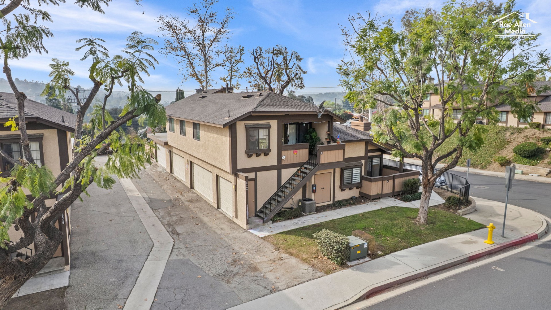 Single-level living, a private patio, and a community buyers love ✨
21700 Laurelrim Unit A, Diamond Bar, CA 91765
We loved photographing this light-filled end unit in the highly desirable Diamond Crest Community. From the gated front patio and open floor plan to the updated finishes, cozy fireplace, and direct-access two-car garage with EV charger, this home truly feels welcoming and move-in ready.
📧 linda@raeallenmedia.com
📞 (951) 444-5424