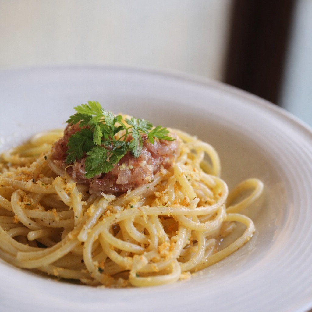 🍝 Non ci si sente mai soli quando si mangiano spaghetti….!
