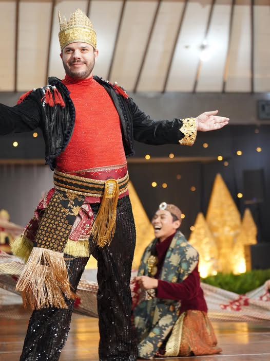 ✨ STYLING WORKSHOP featuring Jamie Robinson ✨
💥 SSLDC Styling Workshop
📅 7 February 2026
⏰ 10:00am – 4:00pm
💸 Absolutely FREE to attend
Get ready, because Jamie is awesome, he is a really cool guy… and yes, he can dance really good 💃🕺 (like world-title good 😉).
Jamie’s dance journey kicked off in the late 1990s, winning national titles across Australia with Cowboys and Angels 🤠✨. But the big turning point came in 2013, when World Dance Masters founders Nicola & Sam visited Tamworth—sparking a pathway that led to the very first Australian Masters 🇦🇺🌍.
By 2014, Team Australia was born, heading to Blackpool with just 4 dancers… and coming back with BIG results! 🏆🔥 Jamie took out an Intermediate World Title and became part of a powerhouse Aussie team winning across Quads, Teams, Duos & Solos.
Oh—and did we mention Jamie became Australia’s very first WDM All Star ⭐ and performed in a World Dance Masters showcase with Countryvive? Yep. Pretty cool guy indeed 😎
Since then, Jamie has played a huge role in growing World Dance Masters in Australia, inspiring dancers to step onto the world stage 🌎💙
👉 Join us for this Styling Workshop and learn from someone who doesn’t just dance… he dances really good 😜✨
🎶 Style. Technique. Confidence.
🚀 Don’t miss it!