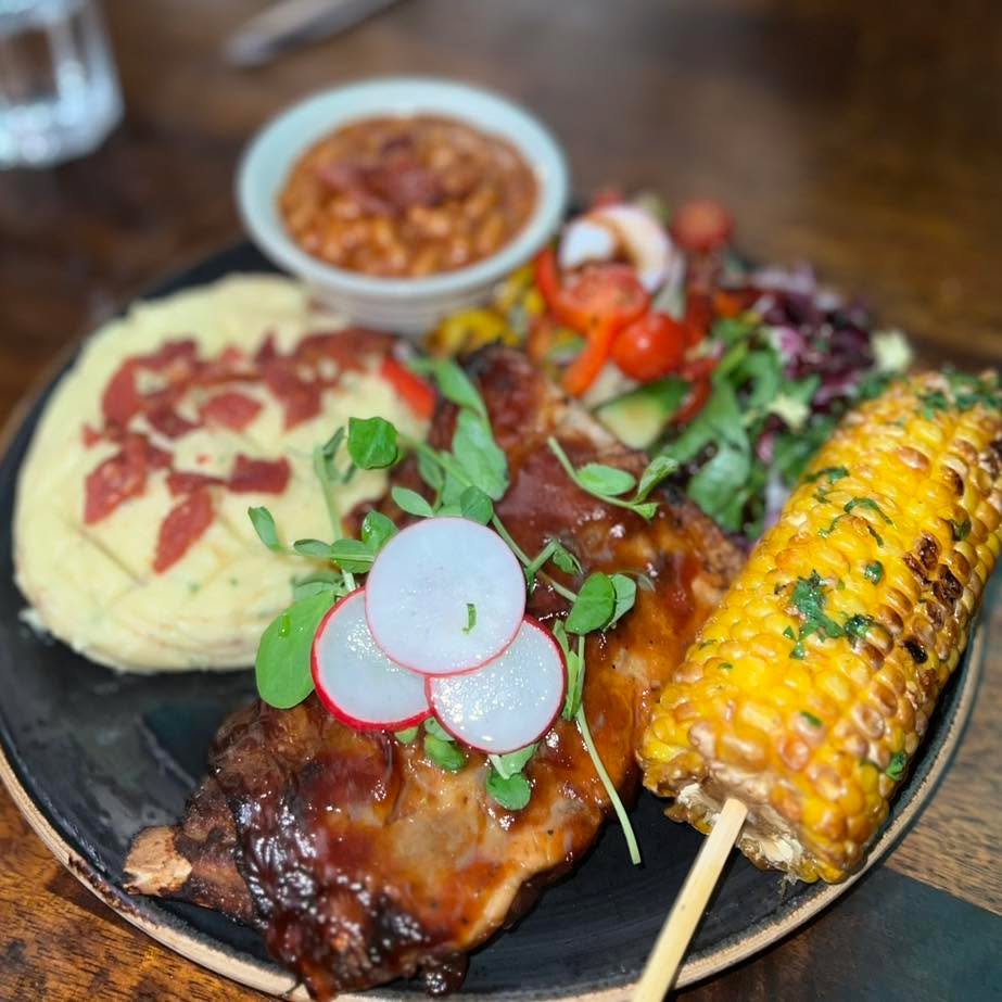 TGIF! 🎉 Let’s get those weekend vibes rolling with a delicious meal at The Parsons Pig 🍻🍽️
Why not treat yourself to our signature half rack of ribs—sticky, tender, and totally worth it 😍🍖
Weekend plans = sorted!