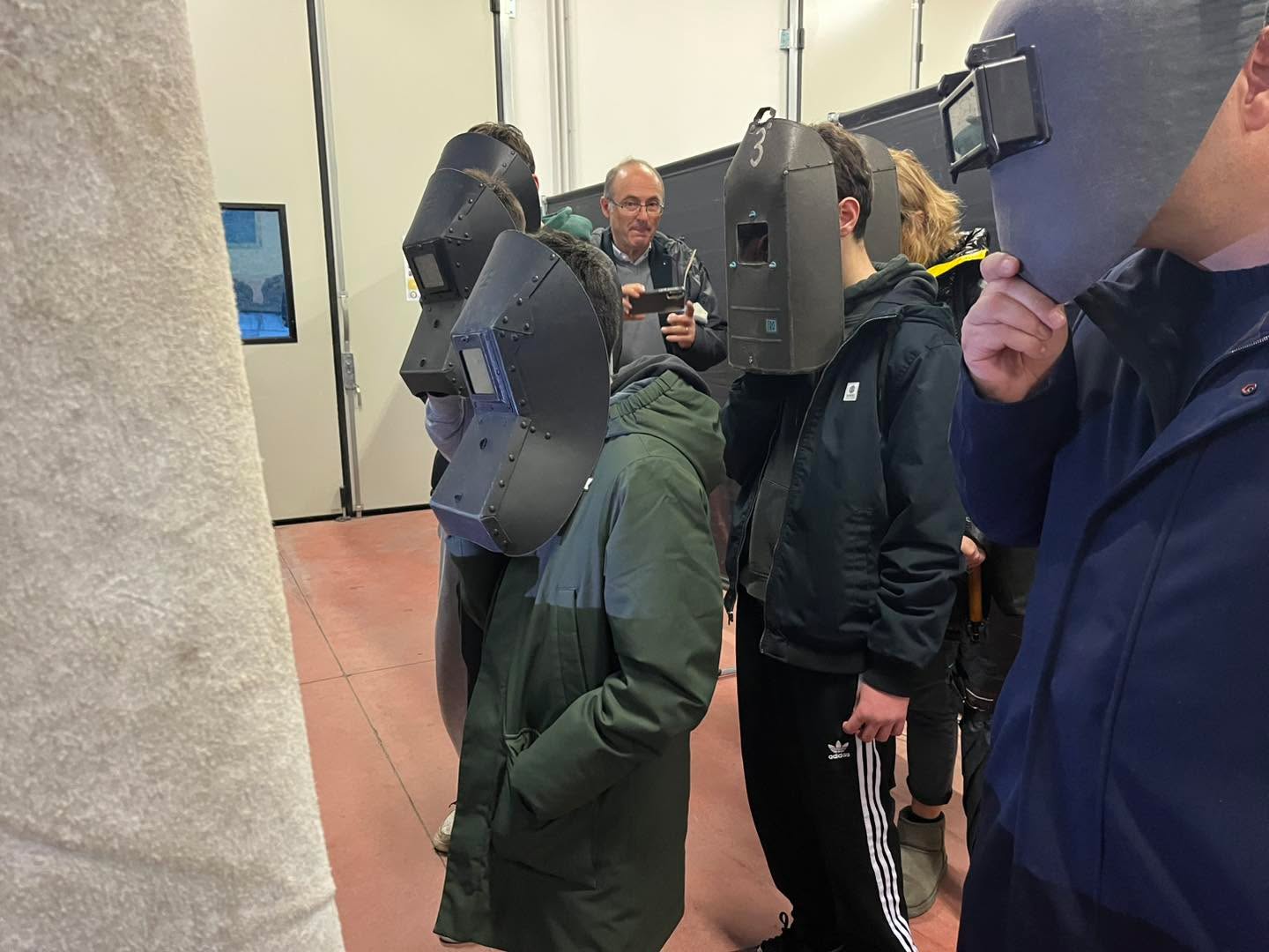 ⚠️TUTTI IN MASCHERA 🥽🎭👺
Non è quella di carnevale
Non è quella del teatro Plautino
Non è la maschera da sub
Non è neanche quella sanitaria
‼️
⚠️É la maschera di saldatura utilizzata anche all’open day del Marconi !
A proposito: sono aperte le pre- iscrizioni ‼️❣️
🔛COSA NE PENSATE SE SI PROPONE, per la sede di Sarsina, LA SETTIANA CORTA ⁉️⁉️⁉️⁉️