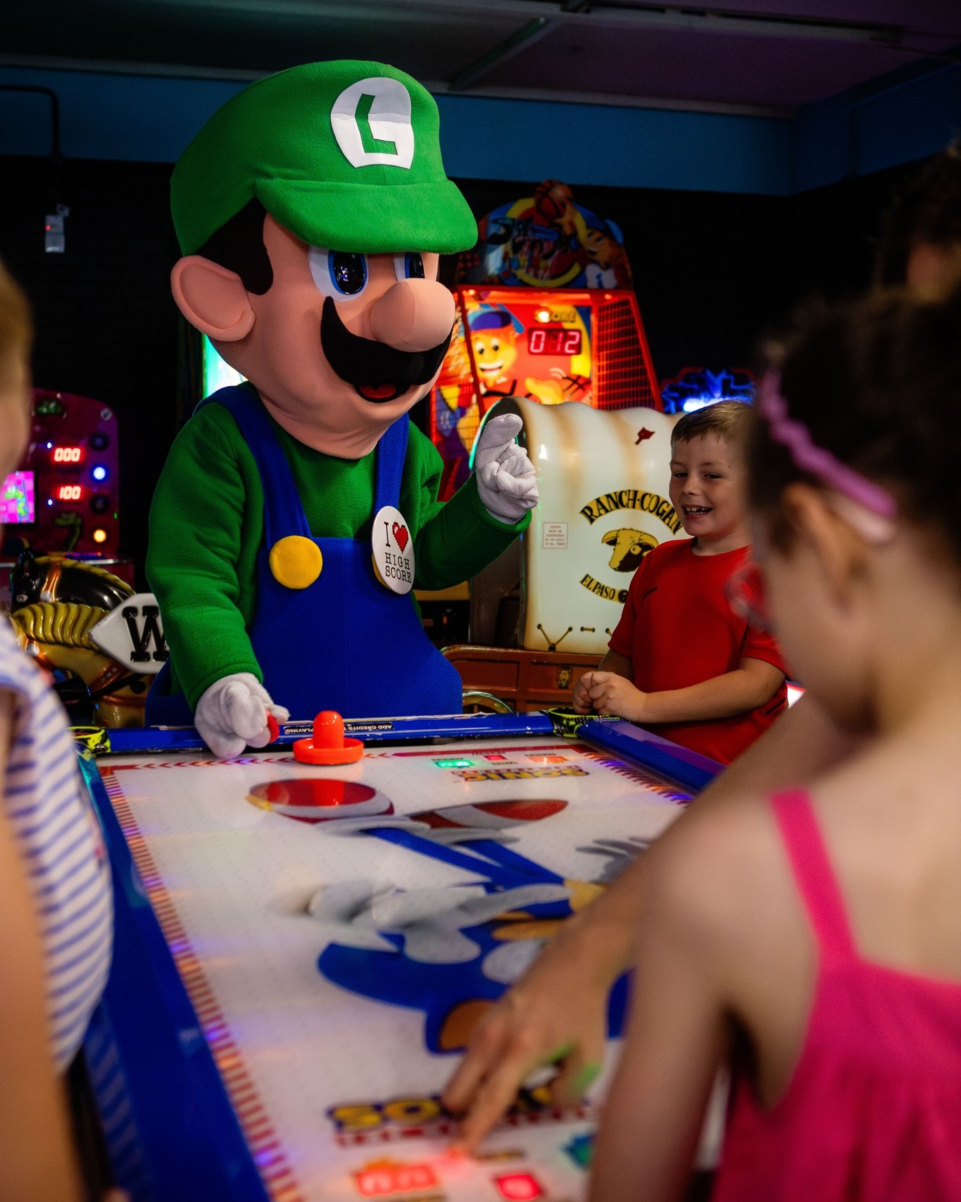 Throwback to when Mario and Luigi stopped by to show us how it’s done on the air hockey table!
Who’s your go-to Player Two for a weekend arcade battle? 🕹️ Tag them below! 👇
#Arcade #Gaming #RetroGaming #Gamer #VideoGames #Nostalgia #ArcadeGames #GamingCommunity #SouthamptonArcade #BracknellArcade #FarnboroughArcade #NewburyArcade #NewportArcade #PooleArcade #SwindonArcade #worcesterArcade #ThingsToDoWithKids #familyfun
