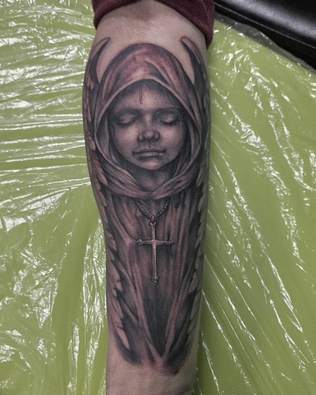 Fresh piece done by jordanstattoons yesterday! 👼🏼🔥🖤
.
.
Jordan has walk in availability today, 2/13/26 and his books are open! 📞 989-835-6672 📍3126 Jefferson Ave, Midland MI!
#blackballtattoo #midlandmi #walkinavailable #michigantattooartist #jordanstattoons