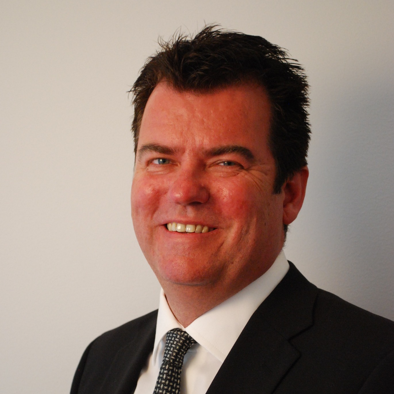 CEO, konsertarrangør, investor og singsåsbygg. I den rekkefølgen?
Kristian Digre deltar på konferansen Næringsløftet 5. februar. Digre har et beholdt sitt lokale engasjement, samtidig som han har landet toppjobber og konsertene og arrangementene blir stadig større.
Vi tror han ser Midtre Gauldal både utenfra og innenfra. Vi gleder oss til å høre hva han tenker om næringsutvikling og framtida i kommunen vår.
👉Meld deg på nå på spirher.no!
@kris69dig