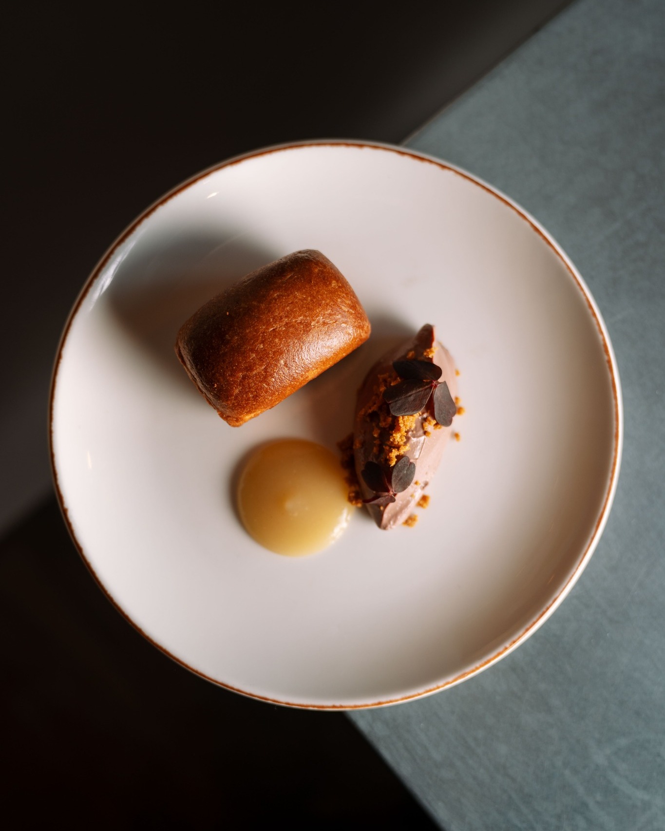 Chicken Liver Parfait, Apple & Tokaji Purée, Brioche�--
Smooth, rich and properly comforting. A classic starter that always delivers.
#thedogatwingham #wintermenu #comfortfood
