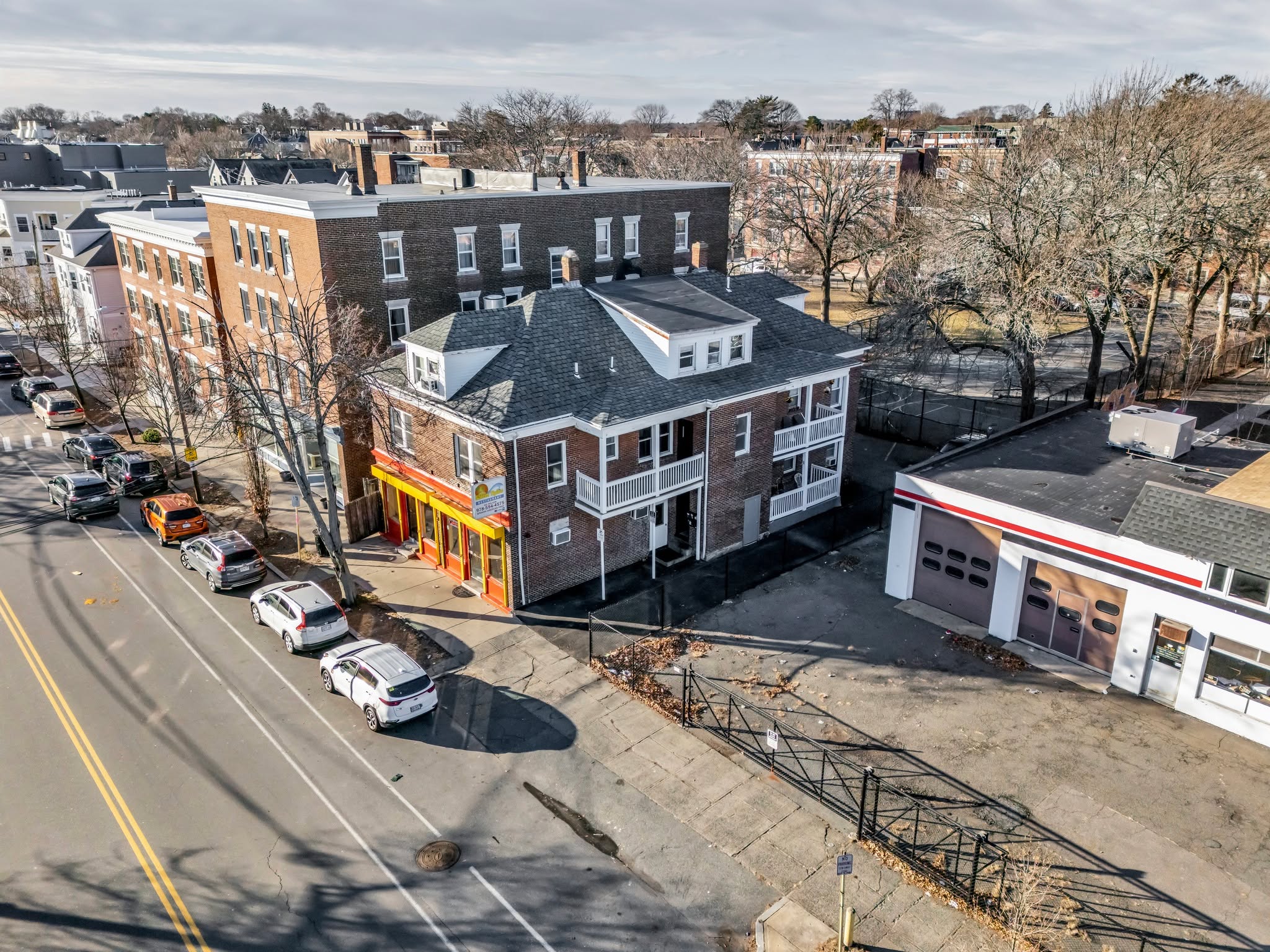 From the street presence to the light-filled interiors, this property delivered strong visuals at every turn. Photographed to highlight scale, flow, and character across each space. Great collaborating with @ninasotorealty.
.
.
.
.
.
.
.
.
.
#RealEstatePhotography #SalemMA #MassachusettsRealtors #ListingPresentation #JMRealEstatePhoto