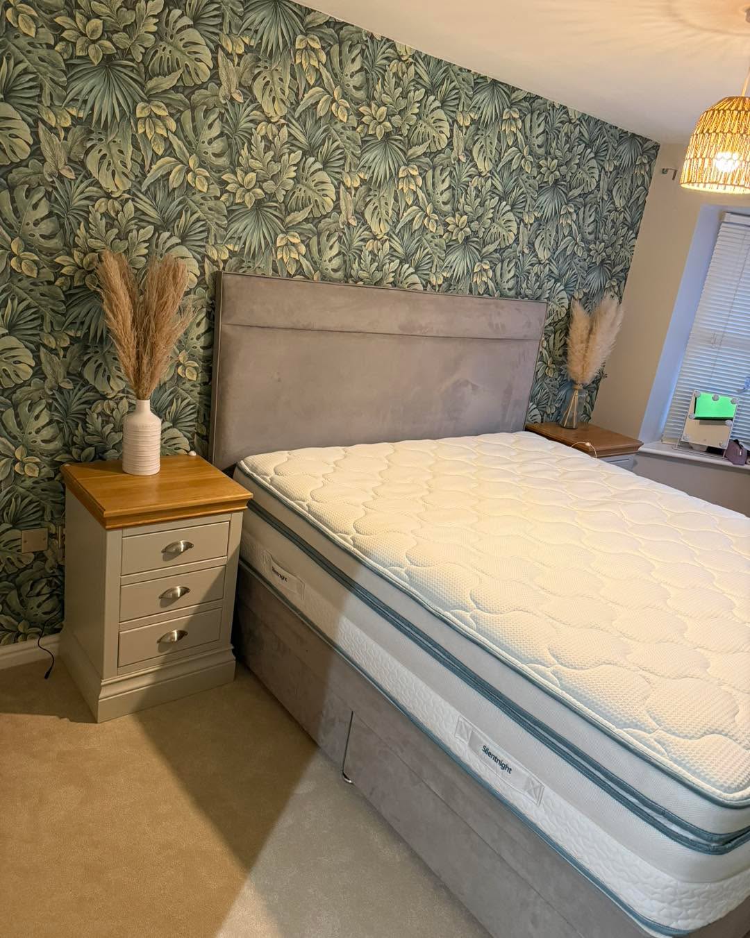 🏡. Bedroom Makeover 🏡
Finally got round to doing some work at my own house 🛠️
Donna smashing the wallpaper
Tom dropping down Abingdon Flooring’s pure elegance carpet in the colour linen 🎨
https://www.abingdonflooring.co.uk/range/pure-elegance/
Not Just Curtains Stafford working there magic with the colour combination and supplying the wallpaper
Silentnight’s ember gel bed, prices on pics with free delivery and 10% off
Like what you see?
You know what to do, drop us a message and wellel be happy to help 😃