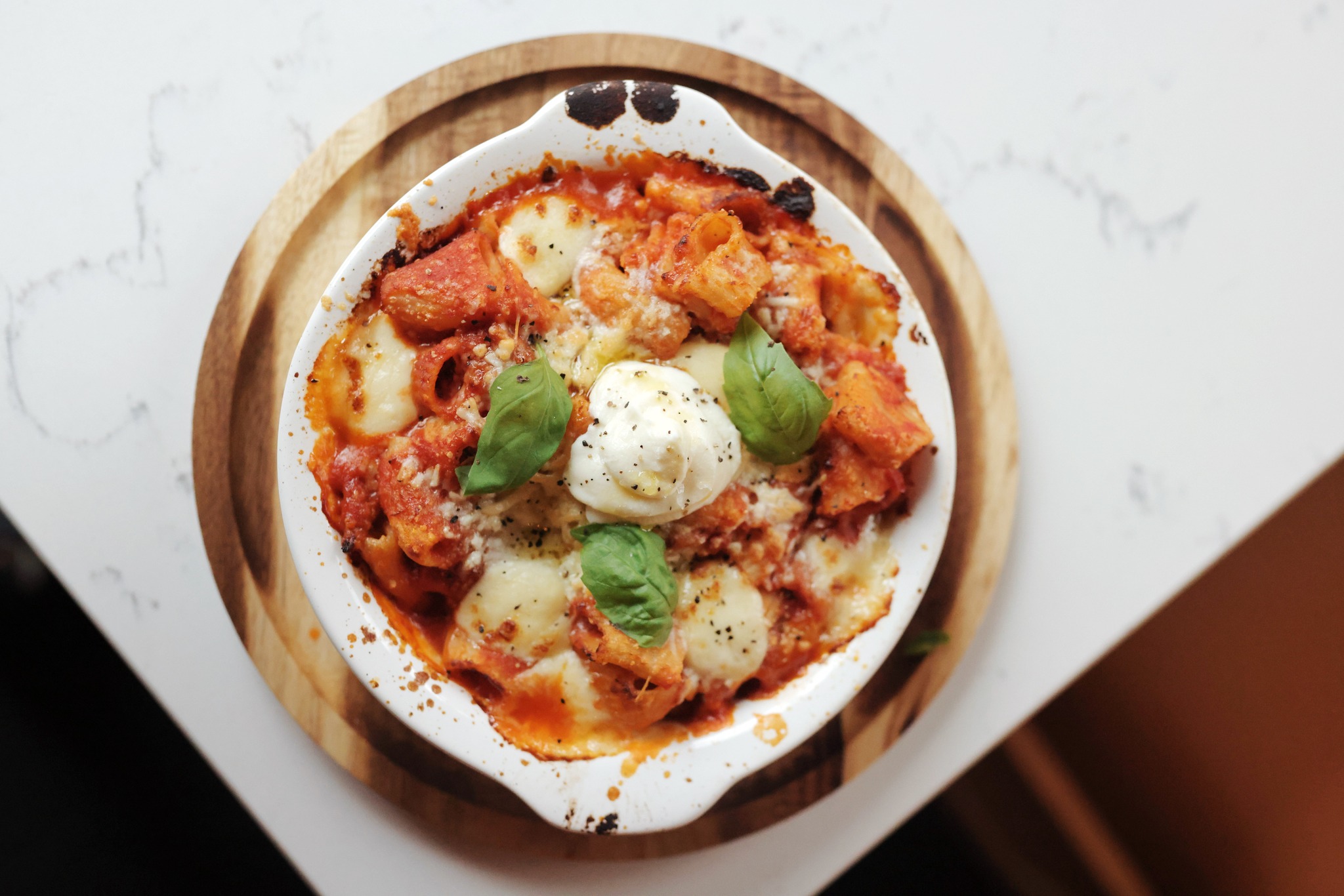 Baked Rigatoni Salsiccia 🍝
Freshly extruded pasta, hand-stretched mozzarella, marinara, calabrian chili, house made sausage, ricotta, basil, and pecorino.
📸 @kristinkins