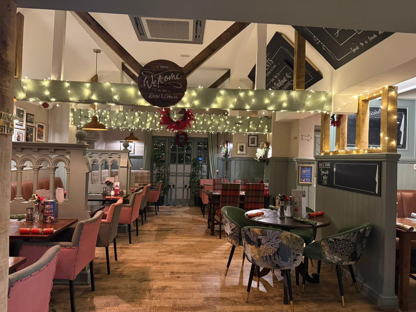 🍻🌹 Have you booked your table for this weekend yet? 🌹🍻
Because nothing says “I regret my life choices” like scrolling past pics of roast dinners and pints while eating toast at home 😅
The Rose & Crown, Brentwood is filling up faster than a Sunday gravy boat — so don’t miss out!
📞 01277 410805
📅 Book here 👉
https://web.dojo.app/create_booking/vendor/56Zde-9zdMk87e8zpQFmllJ3Ys3tPOtKa3FkzVjx31Q_restaurant
Great food, great drinks, great vibes… and zero washing up 🥳
Go on, future-you will thank you.
#RoseAndCrownBrentwood #BrentwoodEats #BookNow #WeekendPlans #PubLife #GoodFoodGoodMood #DontMissOut #SundayRoastVibes #Cheers 🍻