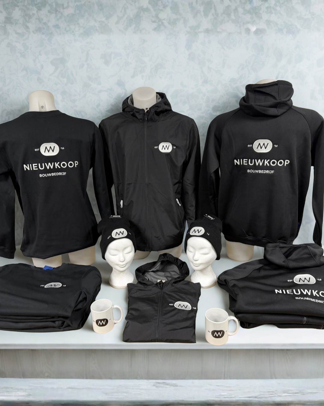 Leverancier in Beeld 🔹 Projob Workwear
Projob Workwear staat voor functionele werkkleding met een moderne en professionele uitstraling. Ontworpen voor mensen die elke dag in beweging zijn en kleding nodig hebben die meewerkt.
🔹Sterke materialen die geschikt zijn voor intensief gebruik
🔹Slimme details zoals extra zakken en verstevigingen
🔹Moderne pasvormen met veel draagcomfort
🔹Breed assortiment voor verschillende sectoren
🔹Uitermate geschikt voor bedrukking en borduring
Projob Workwear combineert comfort met functionaliteit. Werkkleding die niet alleen praktisch is, maar er ook gewoon goed uitziet.
Onlangs mochten wij een mooie, uitgebreide werkkledingset maken voor Bouwbedrijf Nieuwkoop in Tholen.
Helemaal in stijl en uiteraard voorzien van hun eigen logo voor een herkenbare, professionele uitstraling.
#projobworkwear #Bedrijfskleding #InBeeldReclame #Werkkleding #BouwbedrijfNieuwkoop #LogoMetImpact #SintAnnaland #Tholen #Zeeland @projobworkwearbnl @projob_workwear