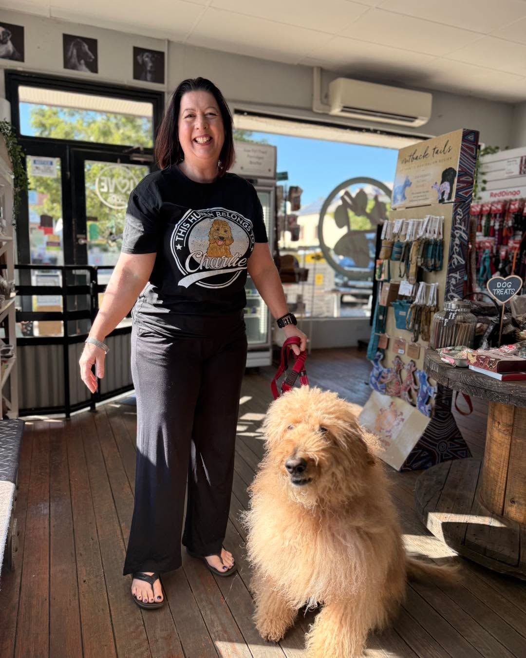 Oh my goodness these two 😍Vivian & Charlie 🐾 bring the most beautiful energy to SGTails we love that you choose us🙏
…🤭Check out Vivian’s Tshirt
#sandysgroomingtails #K9Cafe #snowymountainsnsw #coomansw #dogshop #dogaccessories #groomingsalon #canberraregion #dogfriendly #bestcustomers
