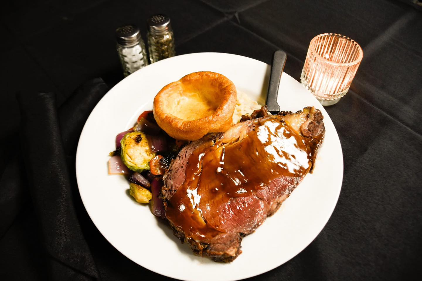 Join us this Sunday January 25th for our monthly Prime Rib Dinner!
โข 10oz cut of prime rib cooked medium
โข Your choice of mashed or baked potato
โข Roasted vegetables
โข Beef gravy
โข Yorkshire pudding
โข Side of horseradish
Limited spots available | Reservations required | Call 519-426-3308 ext. 2 to book today!