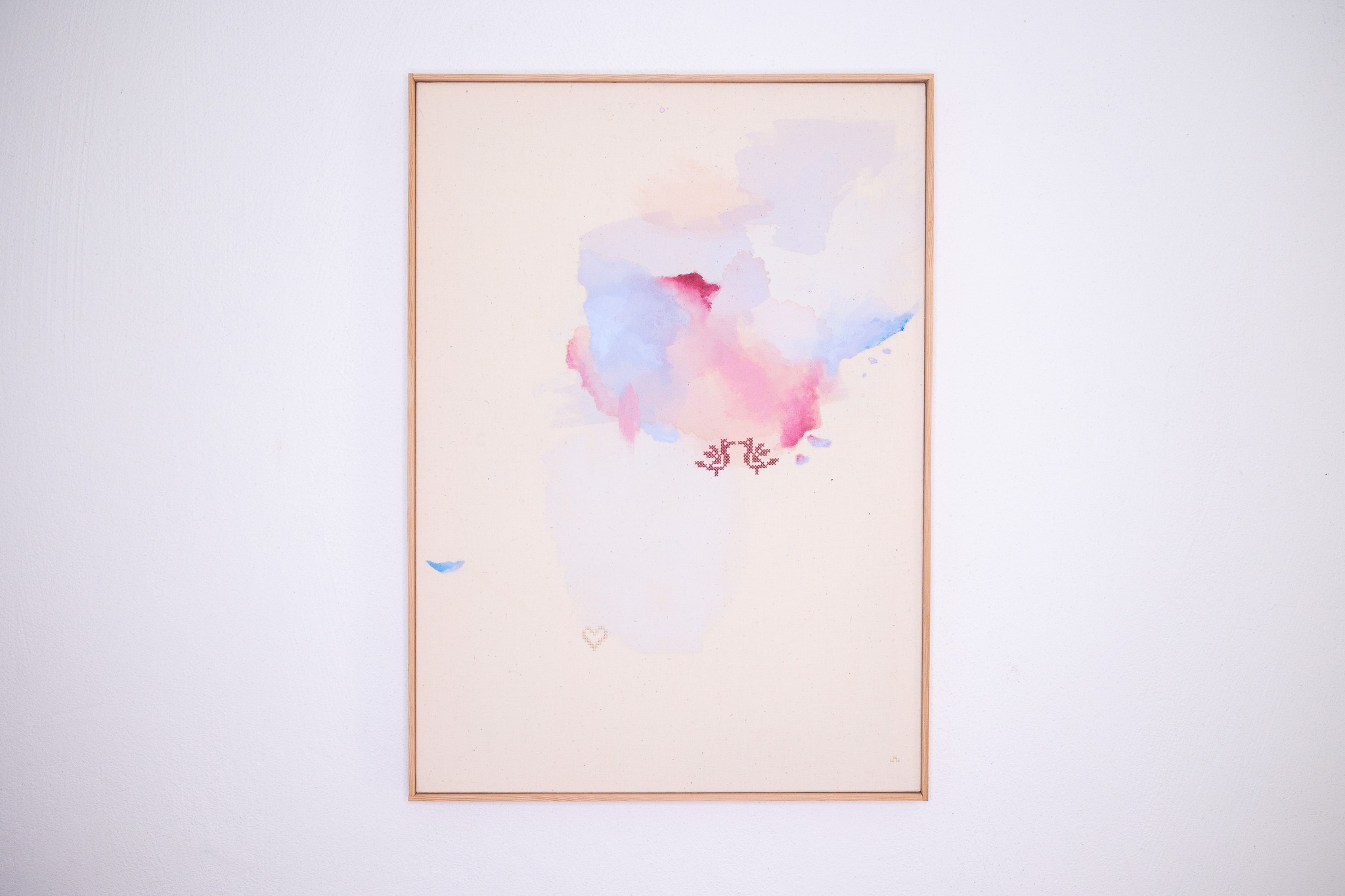 nivel 3 ☁️ Alter Leinenstoff, bemalt und danach bestickt mit dem traditionellen Bündner Kreuzstich.
#yulidesign #kreuzstich #graubünden #tradition #handgemacht