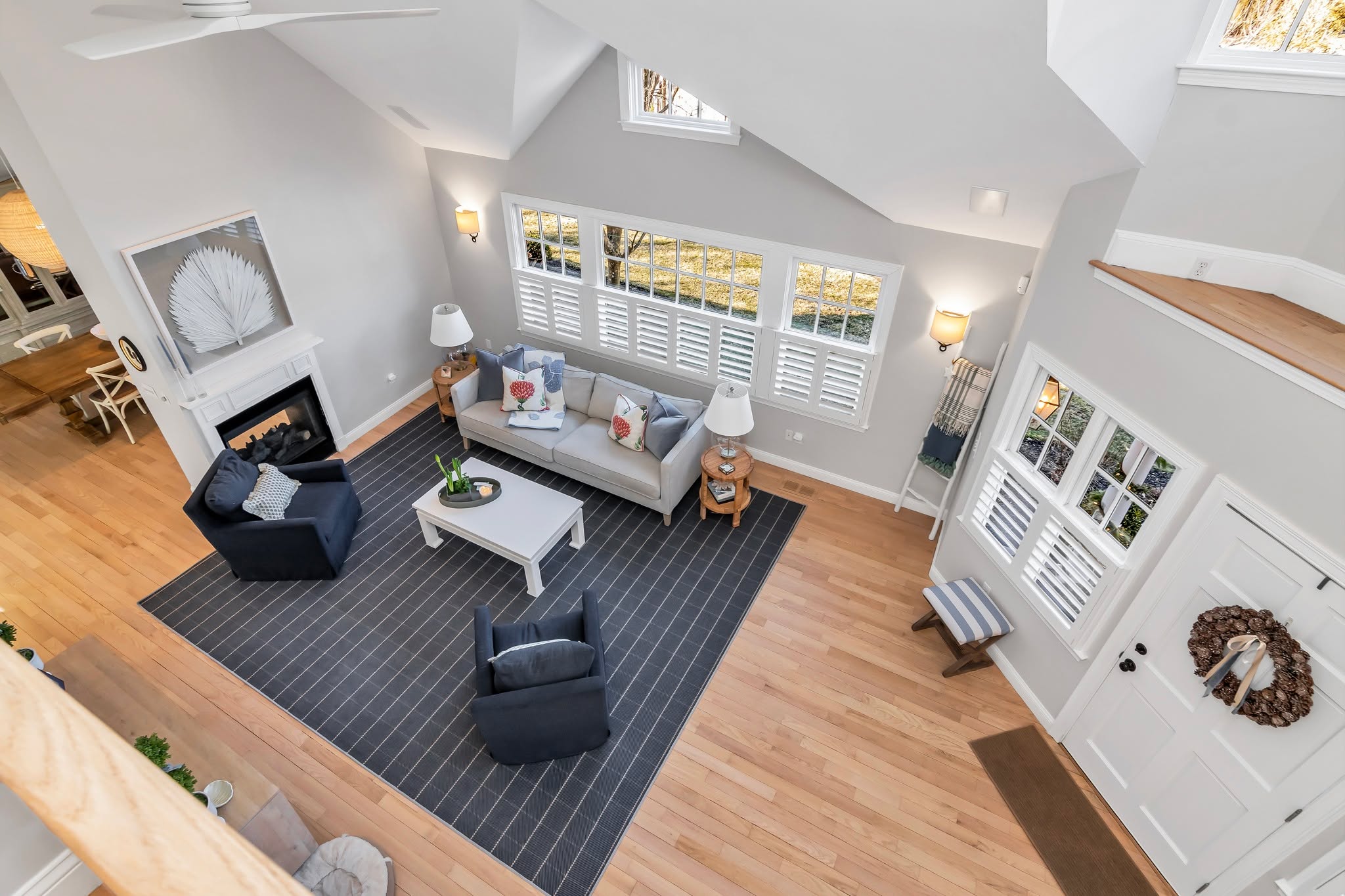 Captured from above, this living room shines. Vaulted ceilings, golden light, and seating that flows perfectly. Creative angles turn space into style, making every detail feel effortless. ✨
.
.
.
.
.
.
.
.
#RealEstatePhotography #InteriorPhotography #LivingRoomDesign #ArchitecturalDetails #NaturalLight #JMRealEstatePhoto