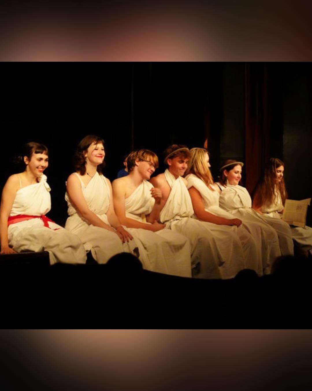 Plánujeme hraní na jaro a léto 2026! Ačkoli přesné termíny a místa teprve ladíme, věřte, že je na co se těšit☺️🎭 Co chystáme?
🔹 Divadelně oslavit Světový den divadla v pátek 27. 3. 2026
🔹 Účastnit se ZUŠ Open (13. 5. – 1. 6. 2026)
🔹 Zahrát v Bohnicích pod širým nebem (květen/červen 2026)
🔹 Tradičně uzavřít divadelní sezónu naší štafetou KOLÍK 26 (13. 6. 2026)
🔹 Letní divadelní soustředění v Želivě (7. – 16. 8. 2026)
🔹 a mnohé další!
O akcích vás budeme dále informovat, podrobnosti najdete postupně i na našem webu kukdivadlo.cz
Těšíme se na viděnou! 👋
#kukdivadlo #dramaťák #dramatak #theatreworks #theatrekid #theatre #theatrelife #hrajeme #zusstitneho #planujeme #jaro #léto