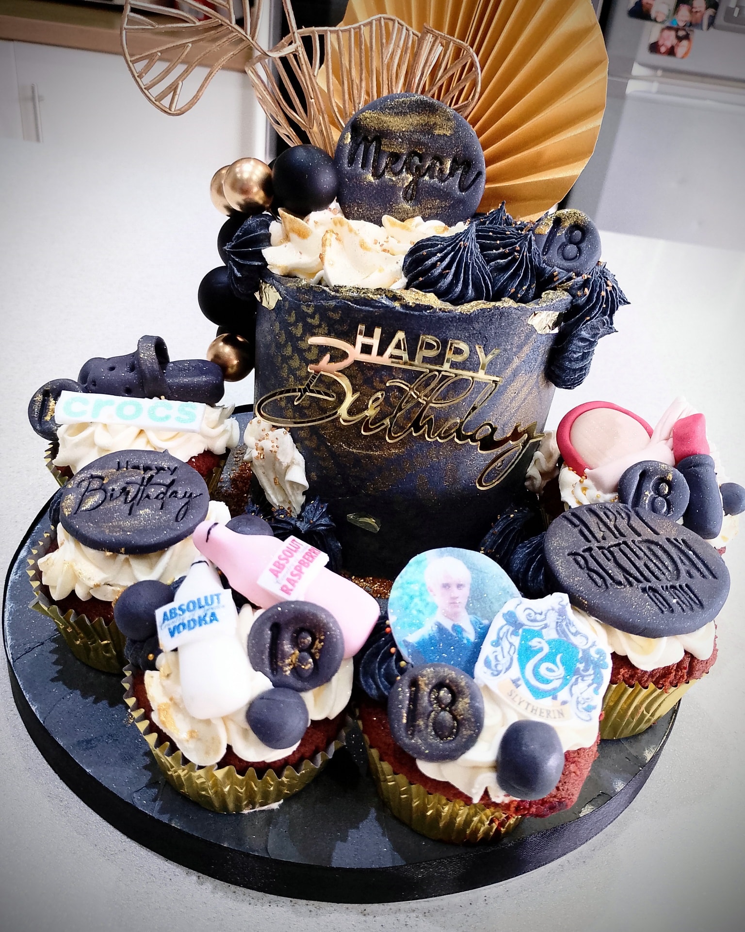 Happiest of birthdays to Megan
I've been doing your cakes for so long but it still doesn't feel like your Eighteen today !
Have the best weekend celebrating