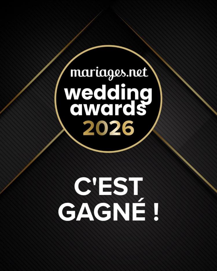 ✨ Wedding Awards 2026 ✨
Une immense fierté d’annoncer que A L’Ô DE ROSE fait partie des lauréats de la 12ème édition des Wedding Awards 2026 décernés par Mariages.net, plateforme de référence du mariage.
A L’Ô DE ROSE à été récompensé pour sa 8ème année consécutive 🥰
Ce prix récompense les prestataires les mieux notés par les couples, sur la base d’avis réels et vérifiés.
Merci à tous mes mariés pour votre confiance ❤️
💖 Ce samedi, le tout premier mariage de l’année démarre… la saison est officiellement lancée ! 🤩
📞 Dans les prochaines semaines, de nombreux rendez-vous et devis sont déjà prévus.
Si tu n’as pas encore réservé le tien, appelle-moi dès maintenant 🫶🏼