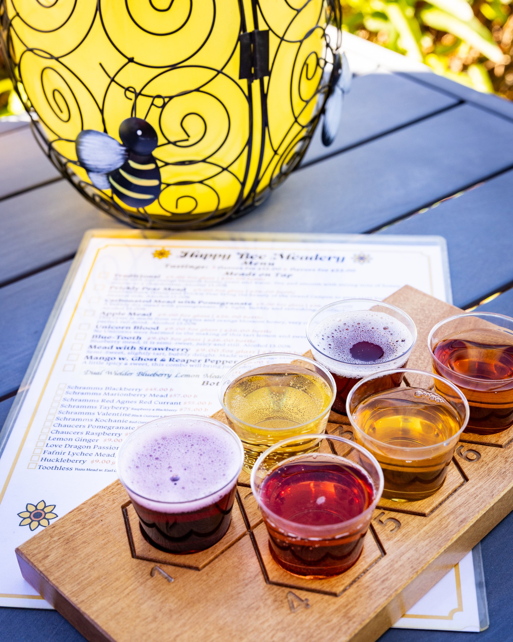 Another beautiful Arizona winter weekend lies ahead, enjoy it with us and sip your way through the hive. 🍻☀🐝
#HappyBeeMeadery #CaveCreek #Mead #Meadery #CaveCreekLiveMusic