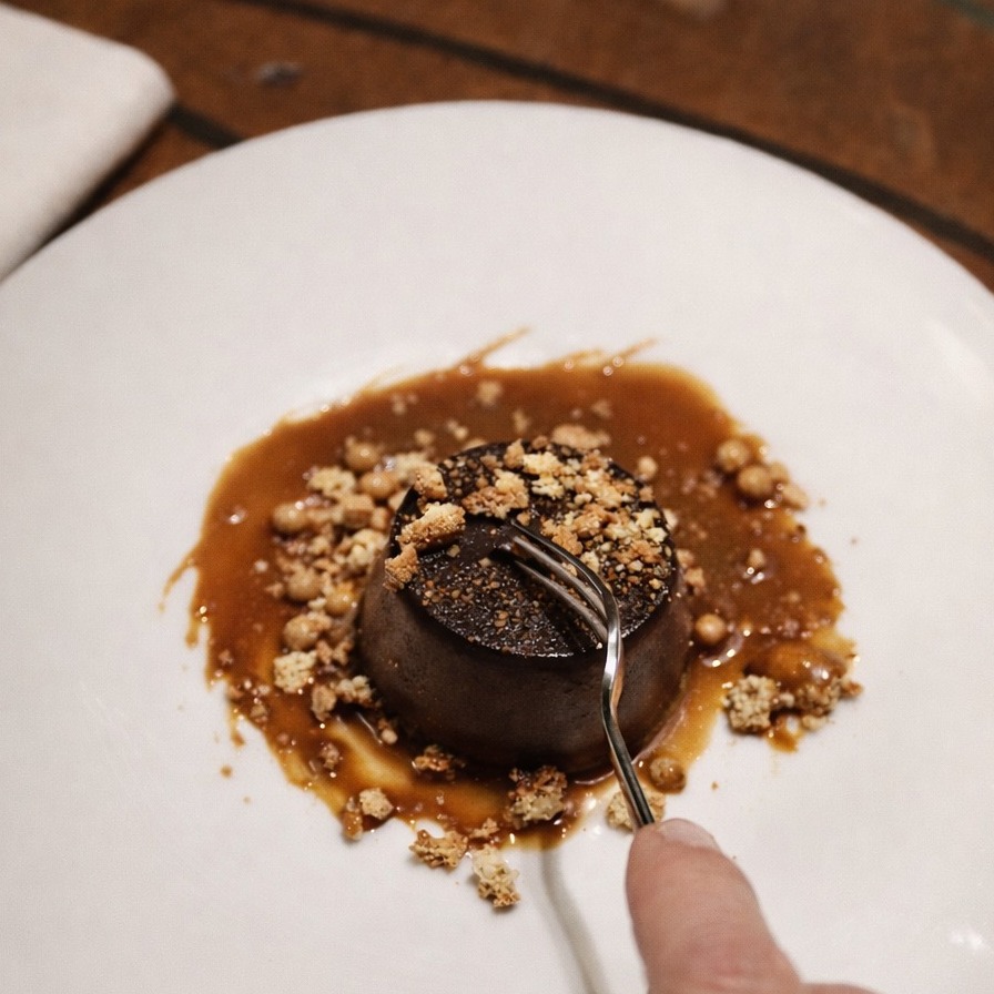 Il cioccolato ti coccola, ti ascolta, non ti giudica….biochimicamente il cioccolato è amore! 💘