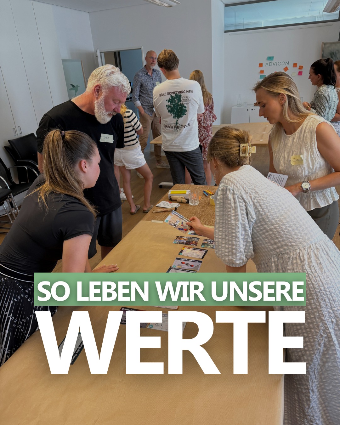 Welche Werte sind für euch im Arbeitsalltag wirklich spürbar – und welche stehen nur auf der Website? 👀
Wir bei ADVICON sprechen nicht nur über Werte – wir versuchen sie konsequent zu leben. Gerade weil Werte erst dann zählen, wenn es stressig wird, wenn Entscheidungen schnell getroffen werden müssen oder wenn es unterschiedliche Meinungen gibt.
🌿 Nachhaltigkeit
Nicht als Buzzword – sondern als Haltung. Im Unternehmen selbst und in der Zusammenarbeit mit unseren Mandant:innen.
🧩 Flexibilität
Vertrauen statt Kontrolle: Wann und wo wir am besten arbeiten, entscheiden wir im Team – mit Fokus auf Ergebnis und Verantwortung.
🤝 Respekt
Nicht nur wenn man einer Meinung ist. Sondern gerade dann, wenn es Diskussionen gibt.
Und jetzt interessiert mich wirklich:
#werte #unternehmenskultur #teamwork #nachhaltigkeit #newwork #steuerberatung #advicon