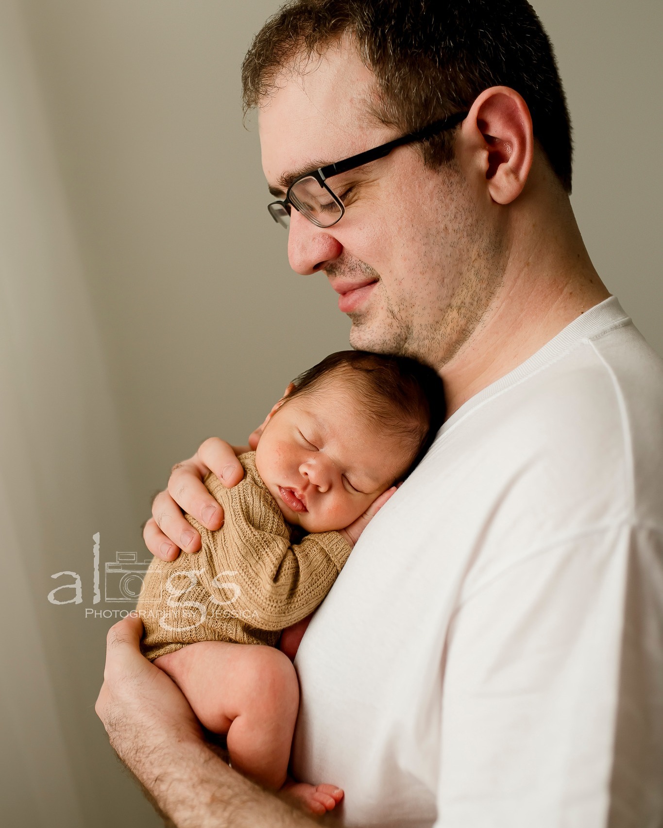 Happy national hugging day!
Snuggles with this little peanut were the best-so it was only fitting dad got in on the action and I find it to be such an adorable memory!
Want to embrace your tiny newborn and always remember how tiny they once were in your hands & arms forever-I got you!
Need perfect fitting newborn outfits that showcase your little one at there best-I got you!
My studio is stocked with so many adorable outfits, wraps and props there is absolutely nothing needed for you to bring to your newborn session- I want this to be an experience free of stress, why? Because after making a human being you deserve that and more & I am here to make it happen!
Now booking well into June due datesl
Due dates are penciled in and adjusted once baby arrives
To inquire more of my work and schedule go to
www.alogsphotography.com
#aurorailbabyphotographer #chicagonewbornphotographer #oswegoilnewbornphotographer #yorkvilleilphotographer #illinoisbabyphotographer